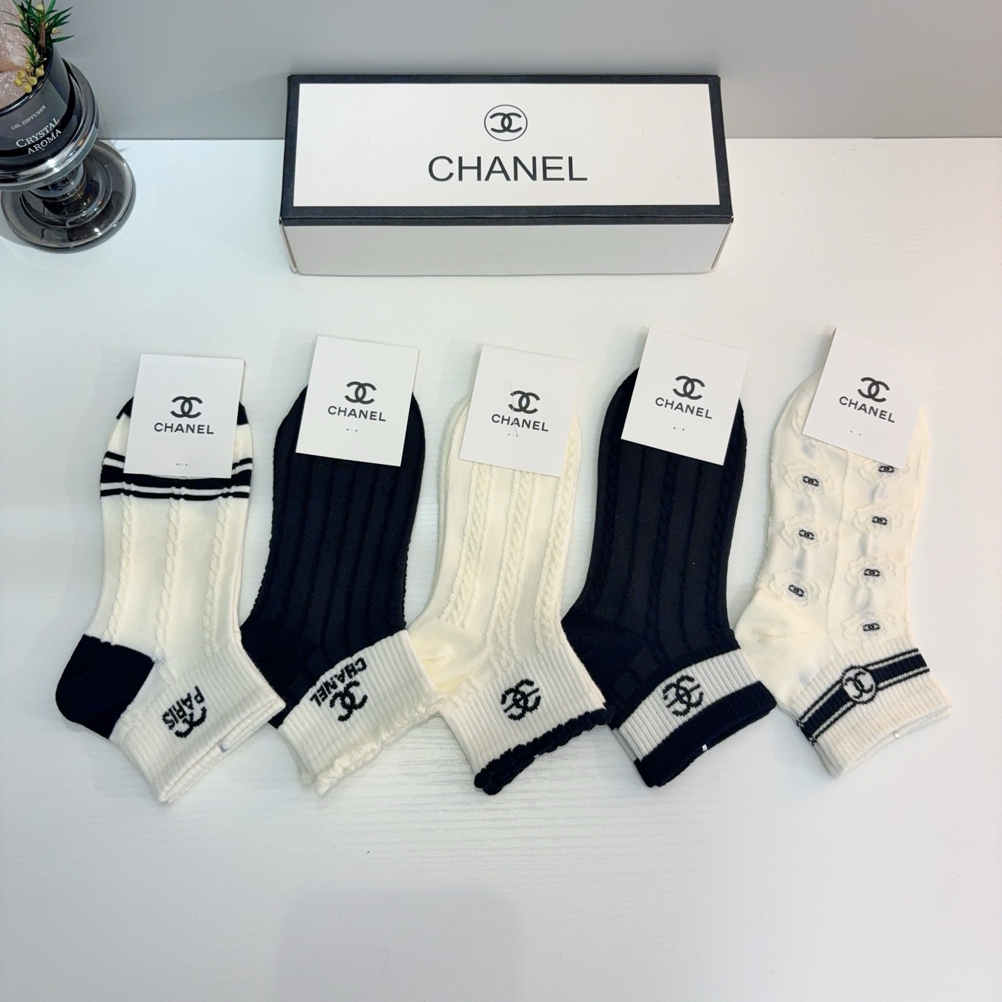 配包装（一盒5双）CHANEL 香奈儿经典船袜❗️高版本竹棉材质柔软，秒杀市场普通货，经典的双C图案lo