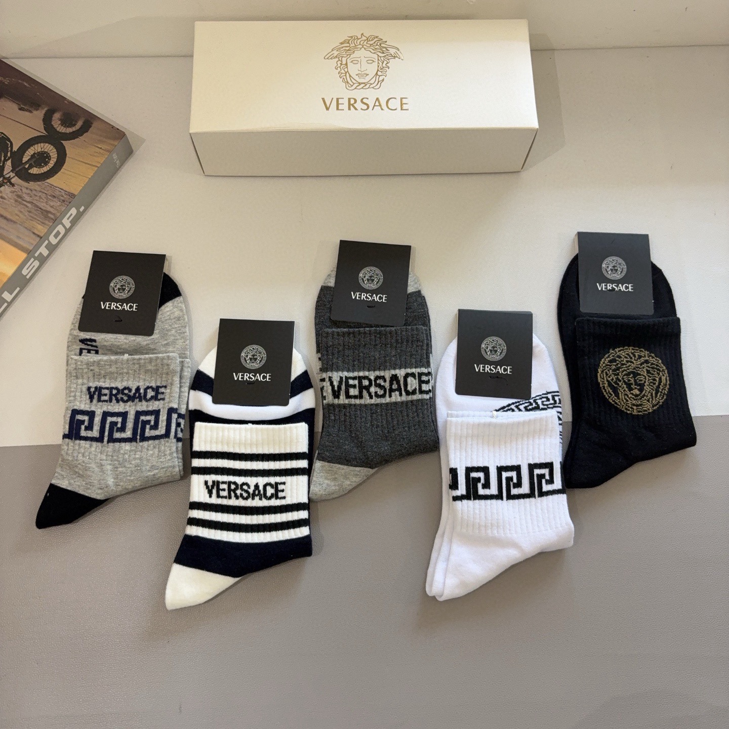 配包装【一盒五双】VERSACE范思哲 欧美大牌男款纯棉中筒袜🔥🌟潮人必不能少的专柜代购品质长筒袜子 ，