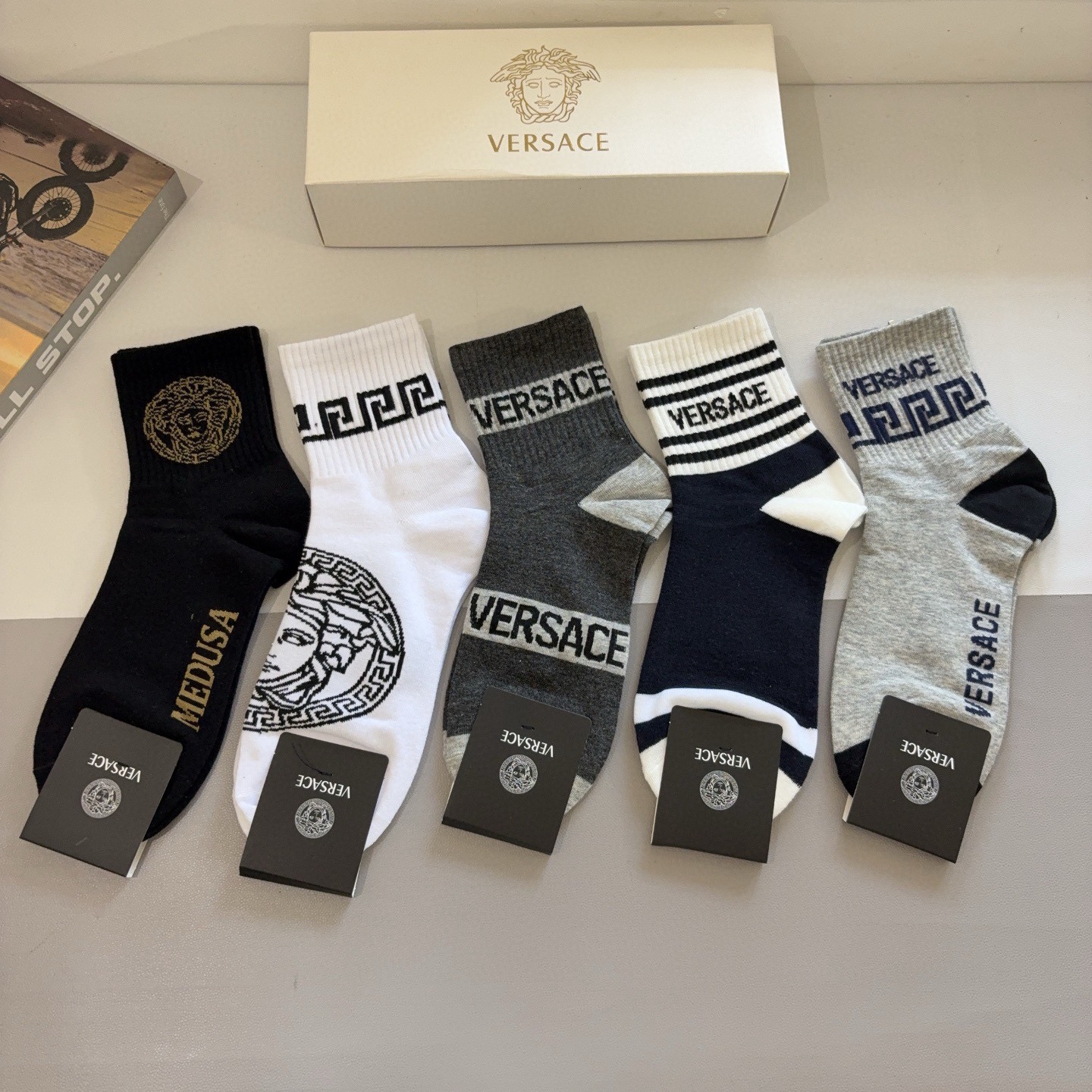 配包装【一盒五双】VERSACE范思哲 欧美大牌男款纯棉中筒袜🔥🌟潮人必不能少的专柜代购品质长筒袜子 ，
