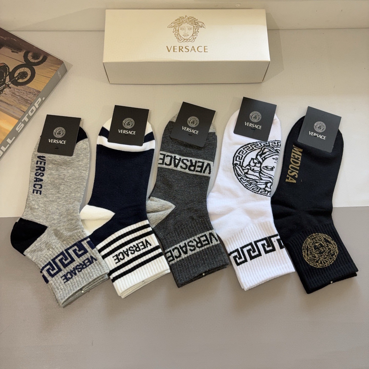 配包装【一盒五双】VERSACE范思哲 欧美大牌男款纯棉中筒袜🔥🌟潮人必不能少的专柜代购品质长筒袜子 ，