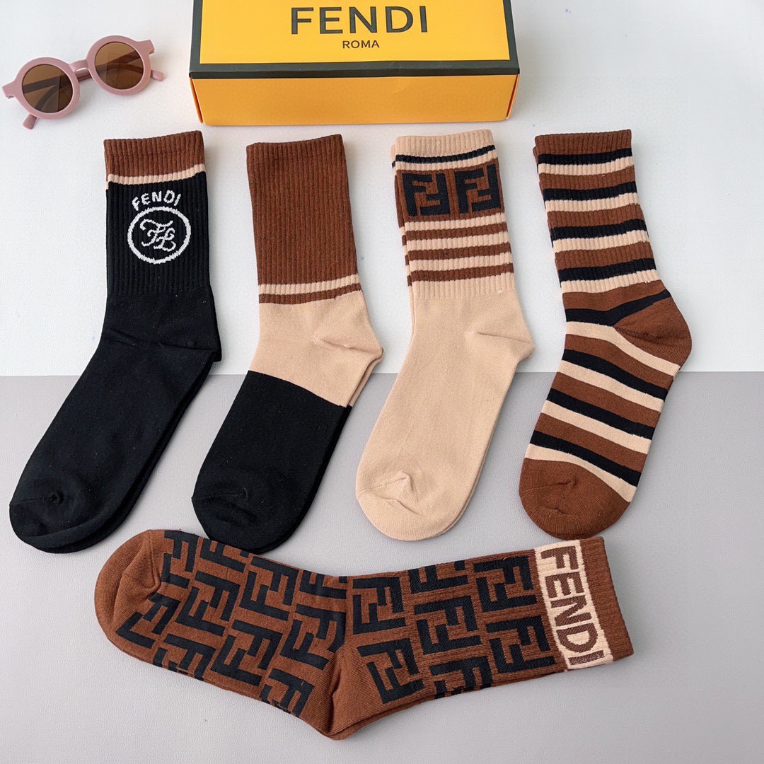 配包装（一盒5双）FENDI 芬迪 字母双Ｆ爆款中长筒袜，纯棉面料， 专柜同款 💓纯棉面料，实用好穿 柔