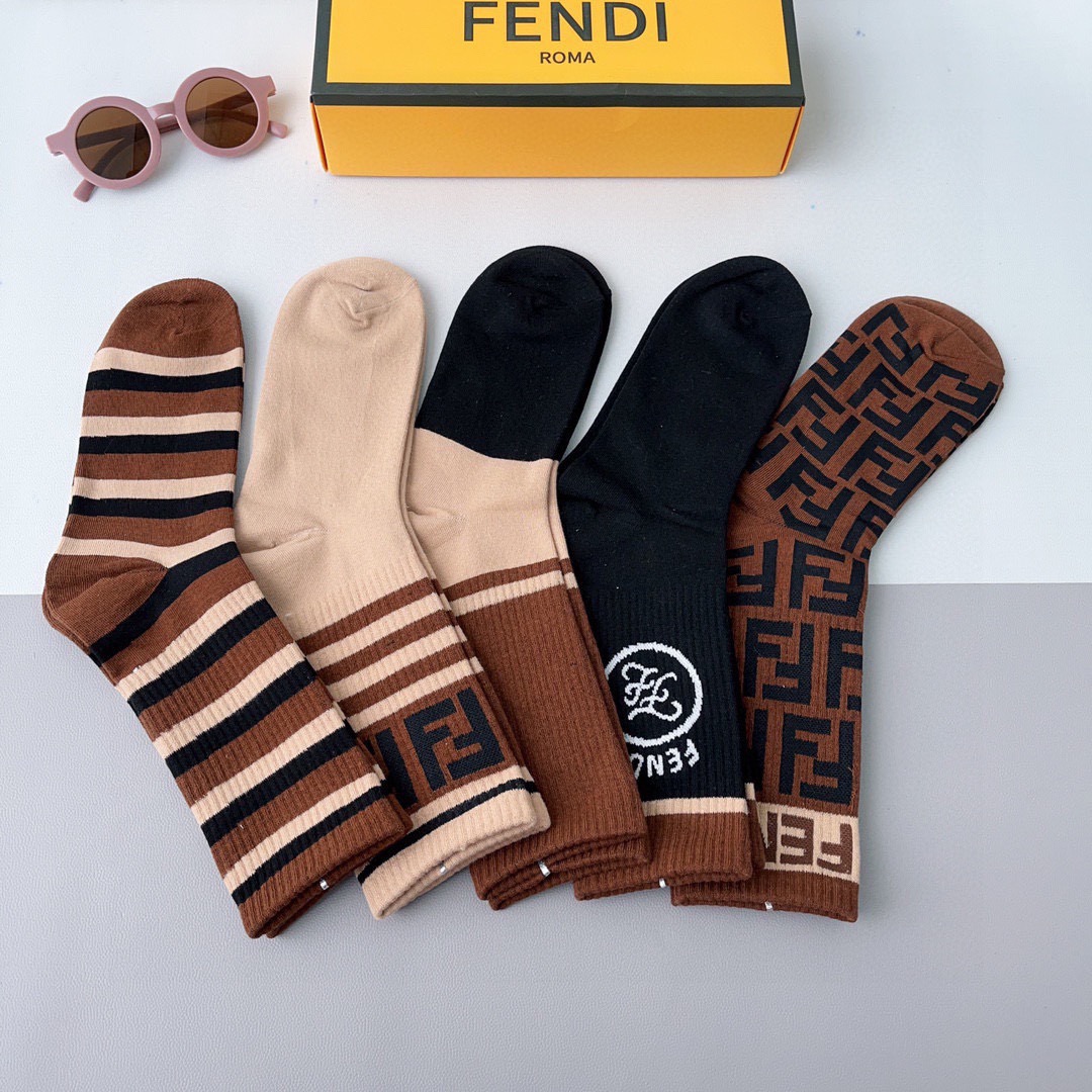 配包装（一盒5双）FENDI 芬迪 字母双Ｆ爆款中长筒袜，纯棉面料， 专柜同款 💓纯棉面料，实用好穿 柔