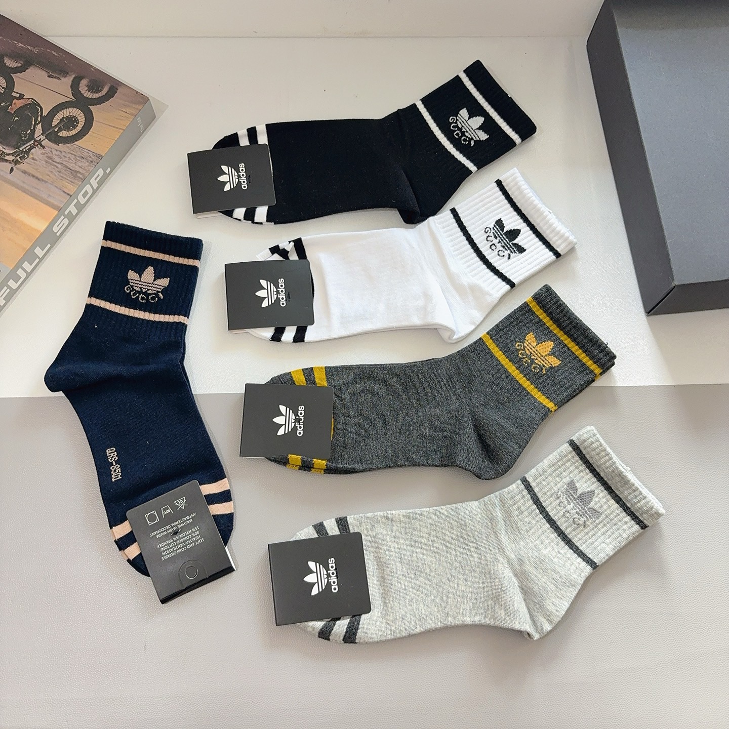 配包装（一盒5双）🆕Adidas · 阿迪达斯高端字母男女款中筒袜 纯棉面料 经典字母logo袜子，个性