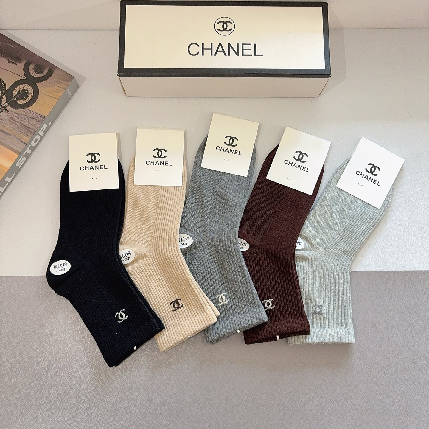配包装（一盒5双） CHANEL 香奈儿高版本新款潮双针中筒袜子，纯棉面料，潮人必备 ，个性时尚百搭款，