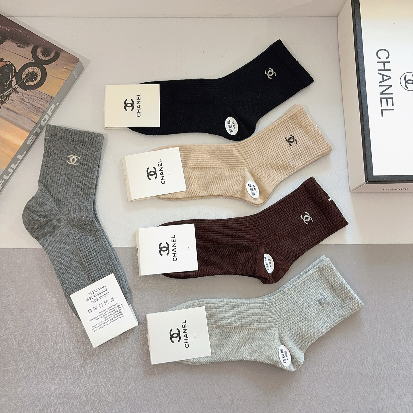 配包装（一盒5双） CHANEL 香奈儿高版本新款潮双针中筒袜子，纯棉面料，潮人必备 ，个性时尚百搭款，