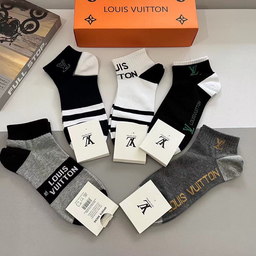 配包装（一盒5双） 🌟 LV 路易威登 超火爆小单品，纯棉面料，潮人必备 爆款，经典字母logo中筒袜，