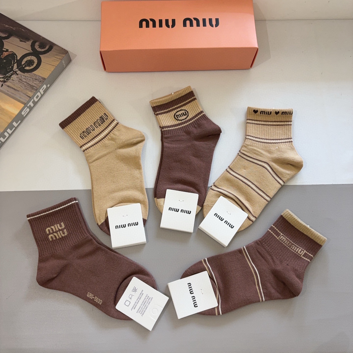配包装【一盒5双】miumiu · 缪缪 高品质🔥超级爆款网红中筒袜子❗️ins明星网红推荐❗️火爆至极