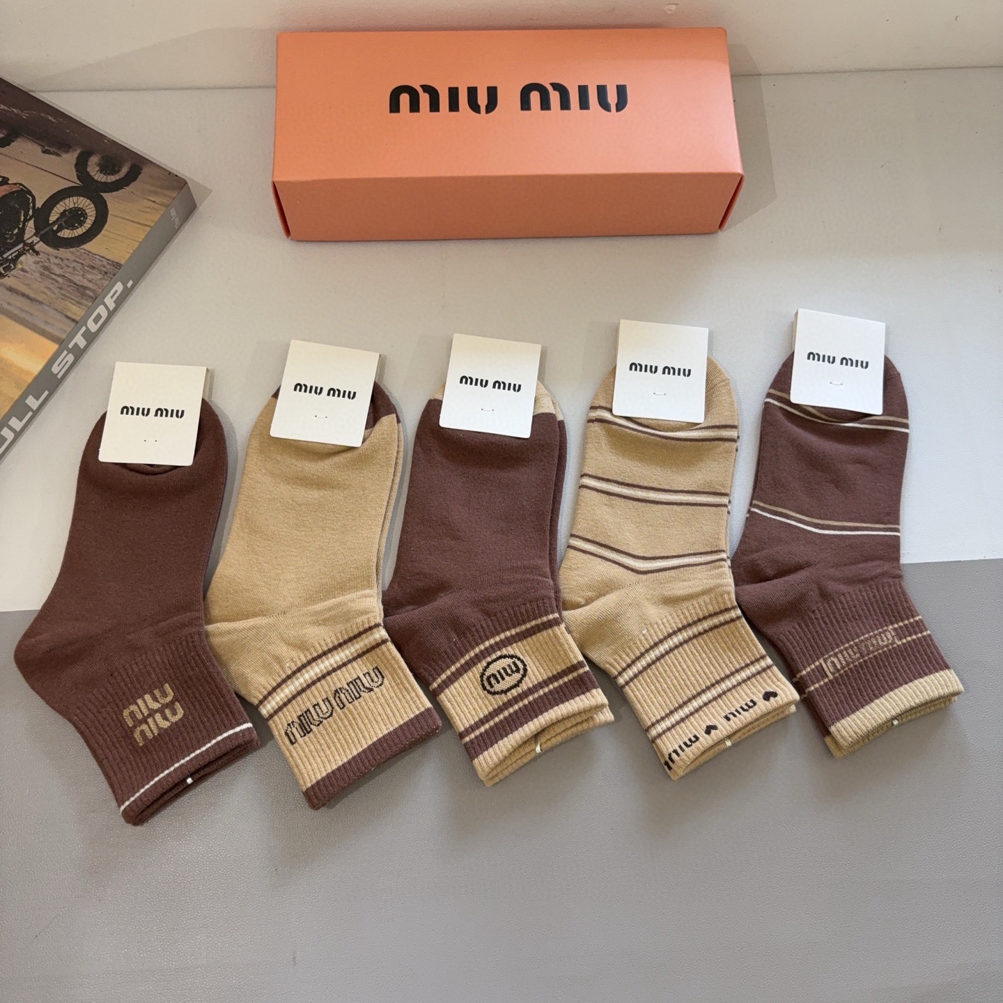 配包装【一盒5双】miumiu · 缪缪 高品质🔥超级爆款网红中筒袜子❗️ins明星网红推荐❗️火爆至极