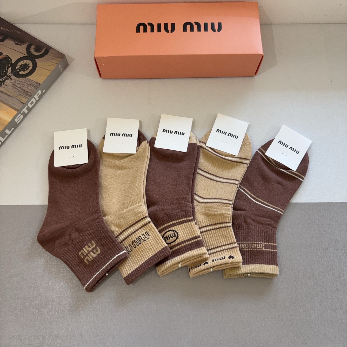 配包装【一盒5双】miumiu · 缪缪 高品质🔥超级爆款网红中筒袜子❗️ins明星网红推荐❗️火爆至极