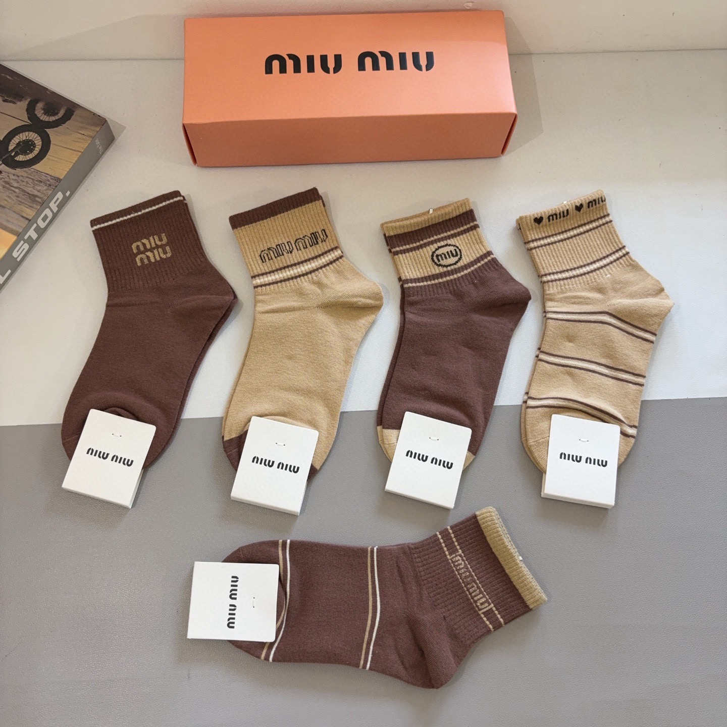 配包装【一盒5双】miumiu · 缪缪 高品质🔥超级爆款网红中筒袜子❗️ins明星网红推荐❗️火爆至极