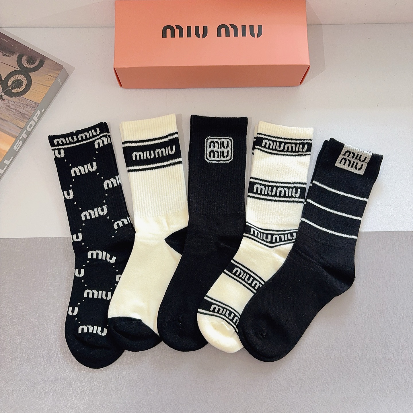 配包装【一盒5双】miumiu （缪缪）高版本长筒袜子🔥潮人必不可少的时尚专柜代购长筒袜子 ，超好搭配