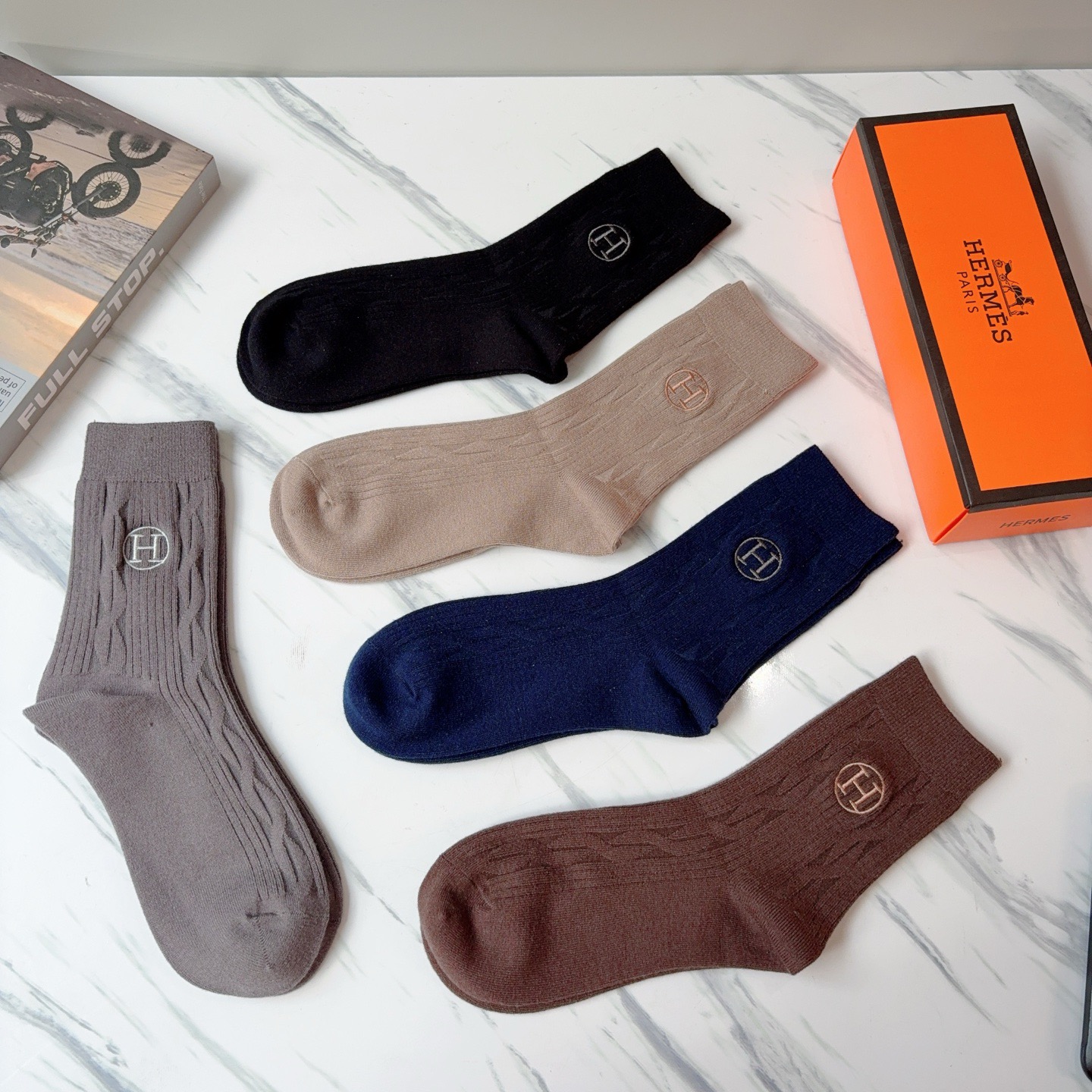 配包装【一盒5双】HERMES（爱马仕）高版本刺绣羊绒长筒袜子🔥潮人必不可少的时尚专柜代购长筒袜子 ，超