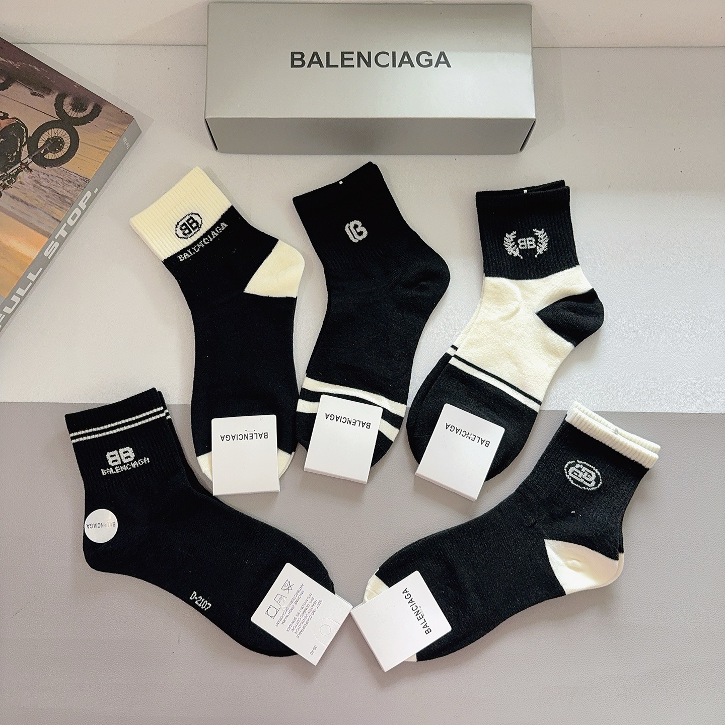 配包装【一盒5双】BALENCIAGA 巴黎世家 新款中筒袜子🔥潮人必不可少的时尚专柜代购袜子 ，超级时