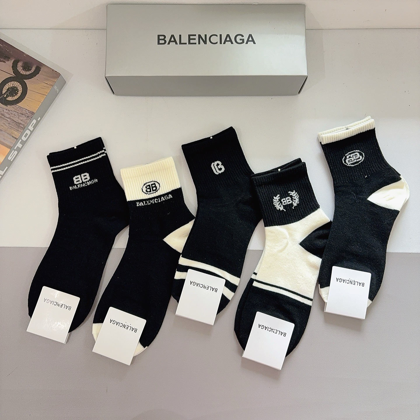 配包装【一盒5双】BALENCIAGA 巴黎世家 新款中筒袜子🔥潮人必不可少的时尚专柜代购袜子 ，超级时