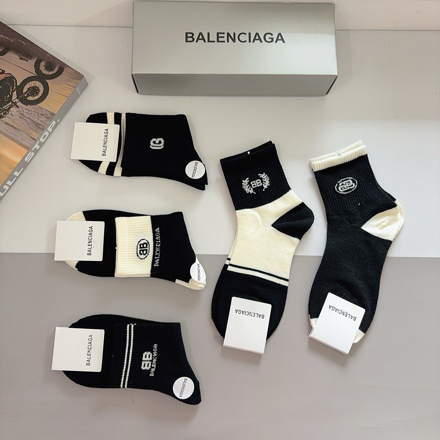 配包装【一盒5双】BALENCIAGA 巴黎世家 新款中筒袜子🔥潮人必不可少的时尚专柜代购袜子 ，超级时