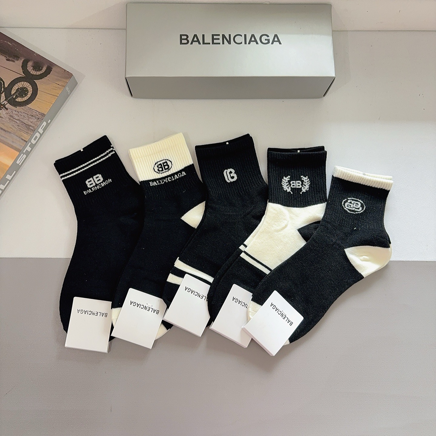 配包装【一盒5双】BALENCIAGA 巴黎世家 新款中筒袜子🔥潮人必不可少的时尚专柜代购袜子 ，超级时