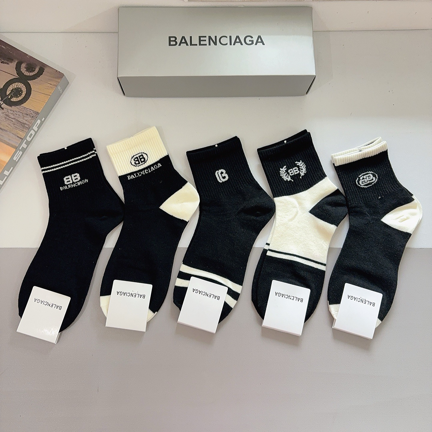 配包装【一盒5双】BALENCIAGA 巴黎世家 新款中筒袜子🔥潮人必不可少的时尚专柜代购袜子 ，超级时