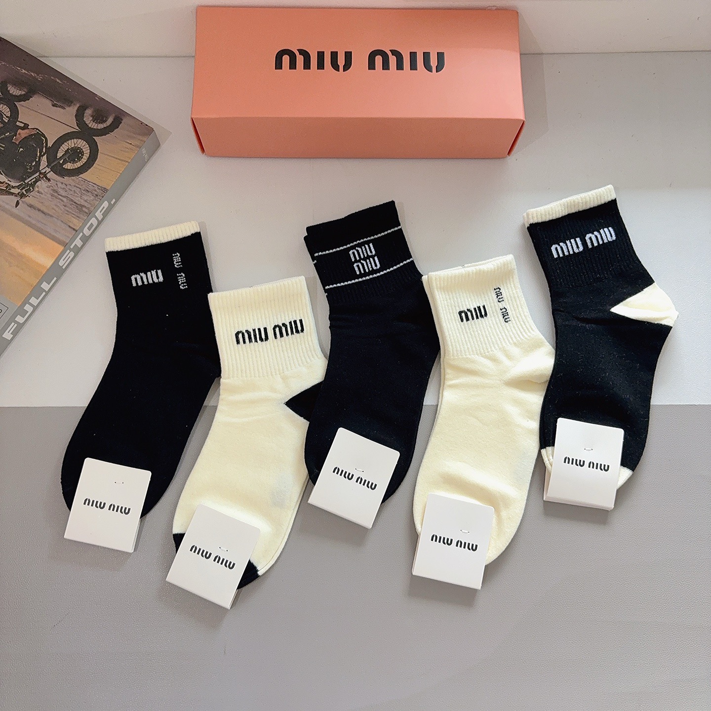 配包装【一盒5双】miumiu · 缪缪 高品质🔥超级爆款网红中筒袜子❗️ins明星网红推荐❗️火爆至极