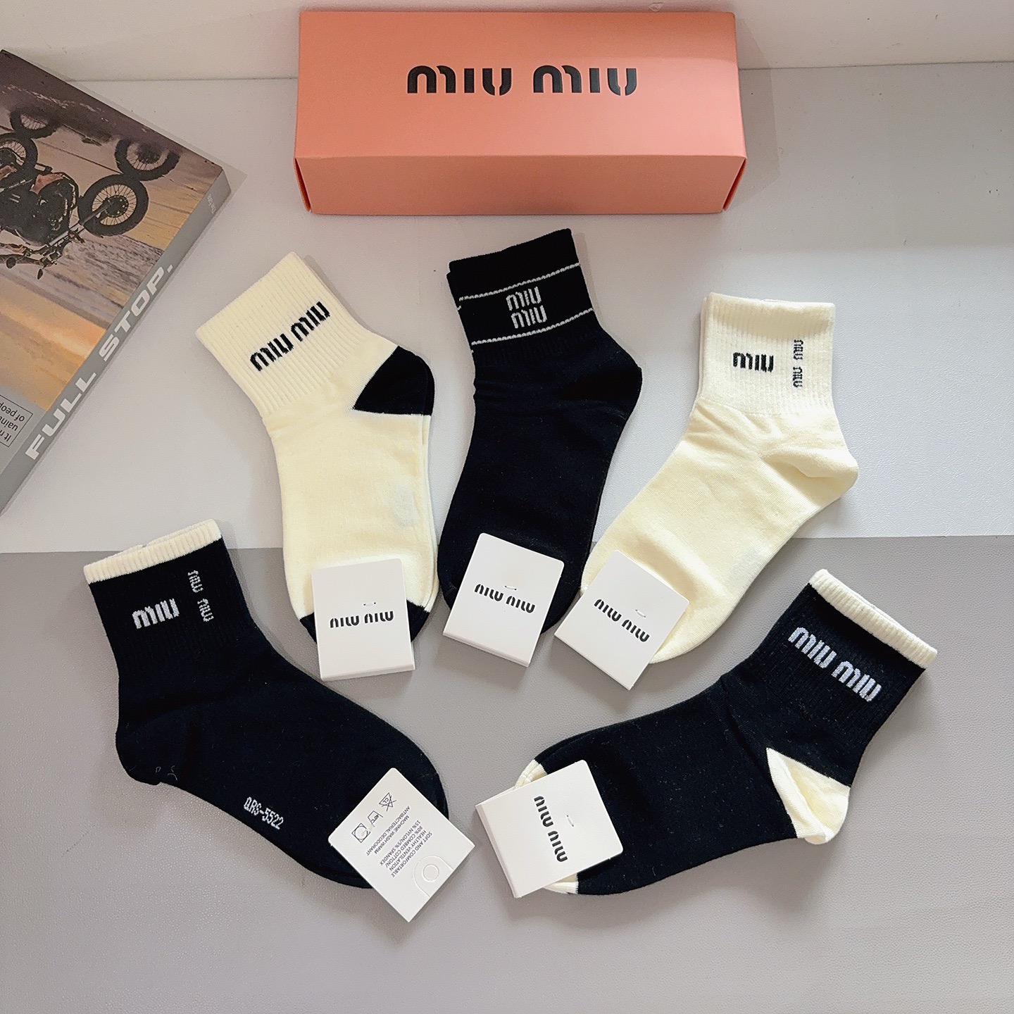 配包装【一盒5双】miumiu · 缪缪 高品质🔥超级爆款网红中筒袜子❗️ins明星网红推荐❗️火爆至极