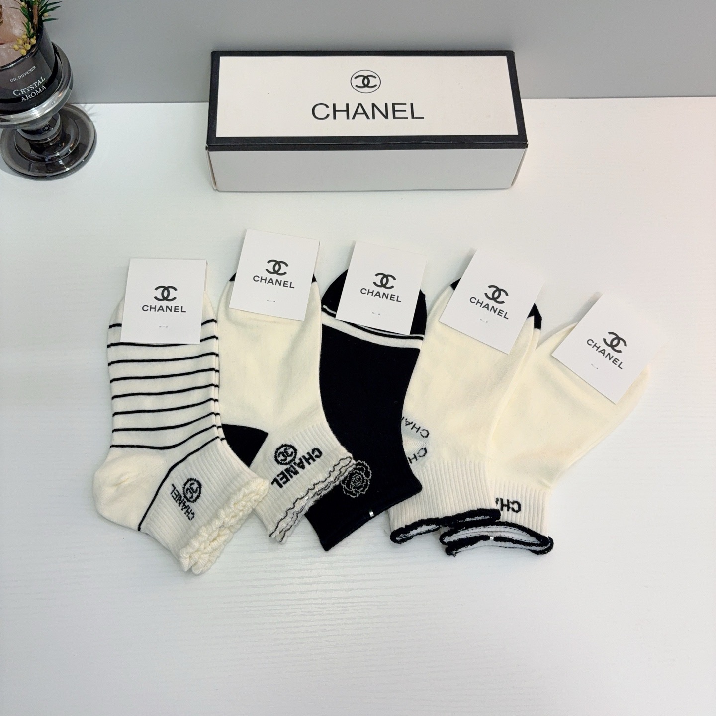 配包装（一盒5双）CHANEL 香奈儿经典船袜子❗️高版本纯棉材质柔软，经典的双C图案logo，大牌出街