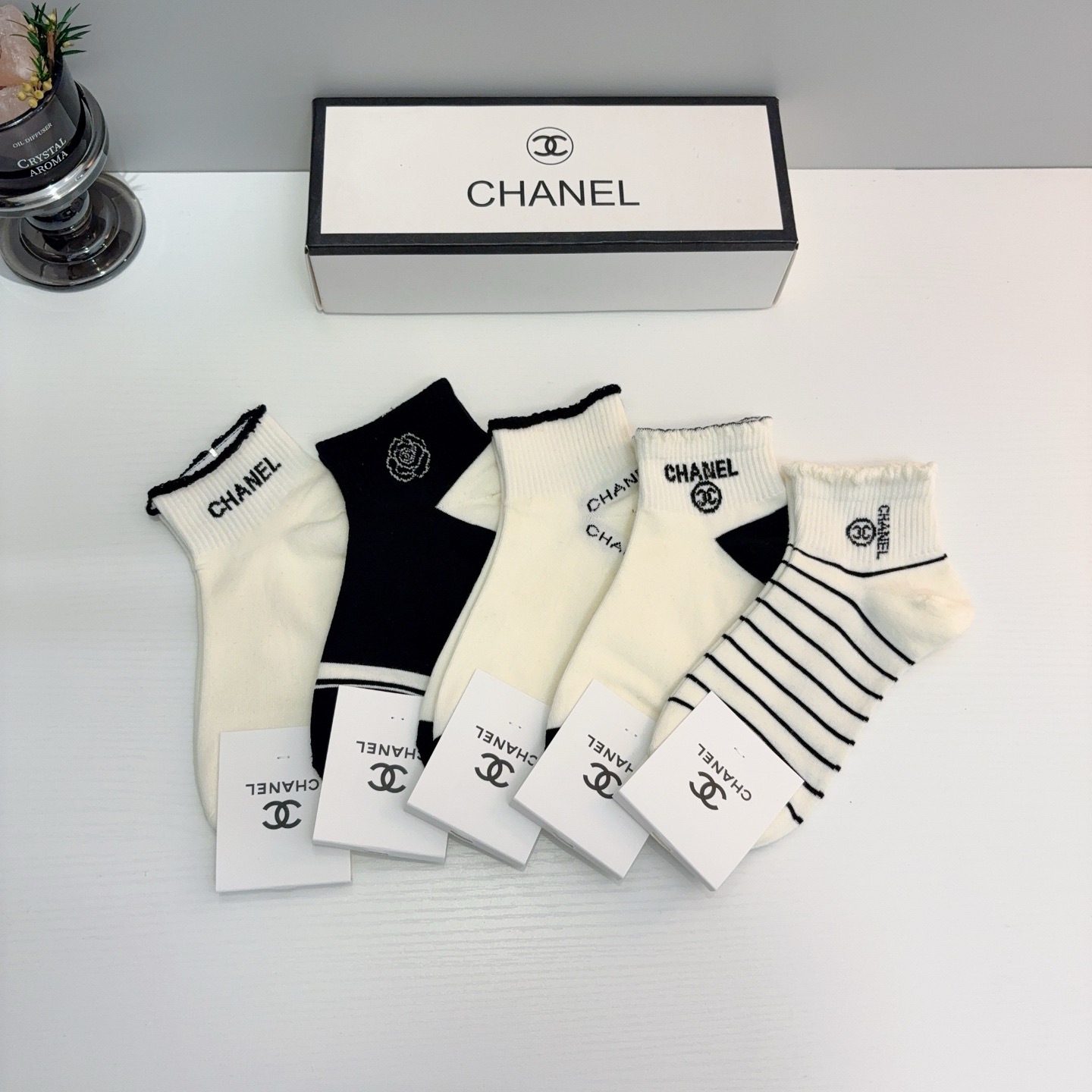 配包装（一盒5双）CHANEL 香奈儿经典船袜子❗️高版本纯棉材质柔软，经典的双C图案logo，大牌出街