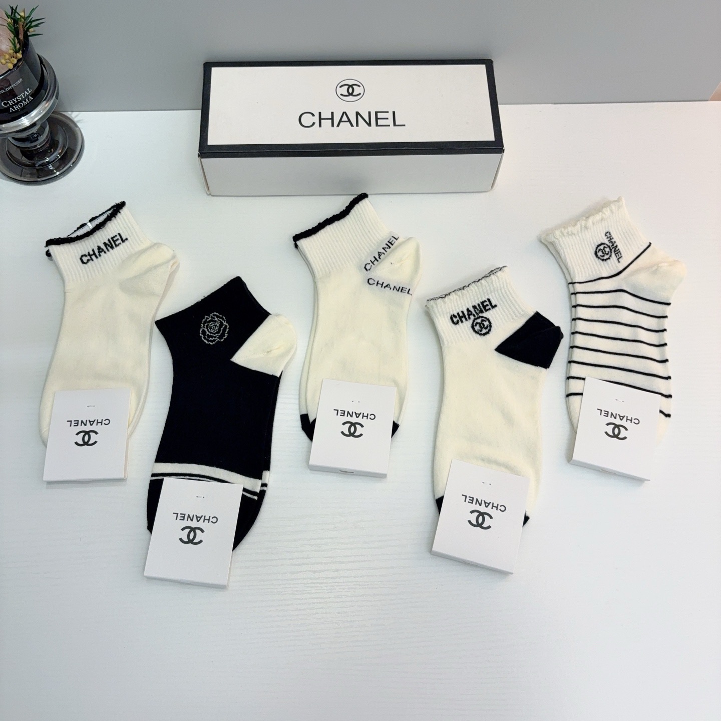 配包装（一盒5双）CHANEL 香奈儿经典船袜子❗️高版本纯棉材质柔软，经典的双C图案logo，大牌出街
