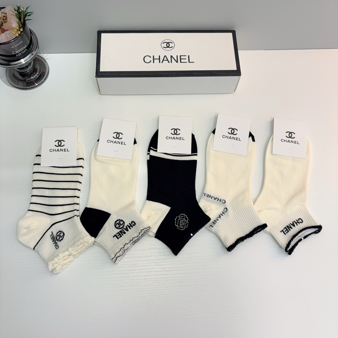 配包装（一盒5双）CHANEL 香奈儿经典船袜子❗️高版本纯棉材质柔软，经典的双C图案logo，大牌出街