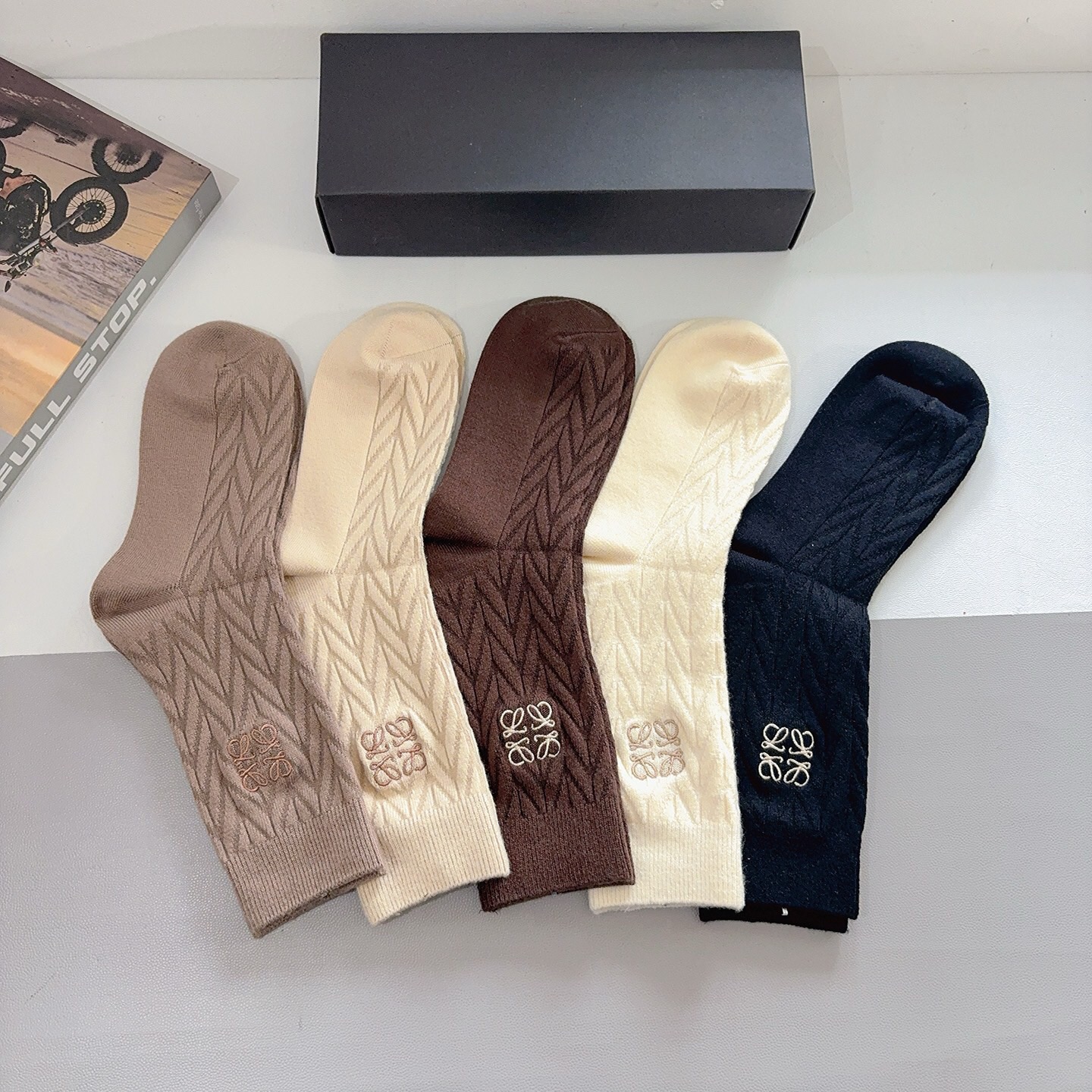配包装【一盒5双】LOEWE 罗意威 高版本羊绒刺绣长筒袜子🔥潮人必不可少的时尚专柜代购长筒袜子 ，超好