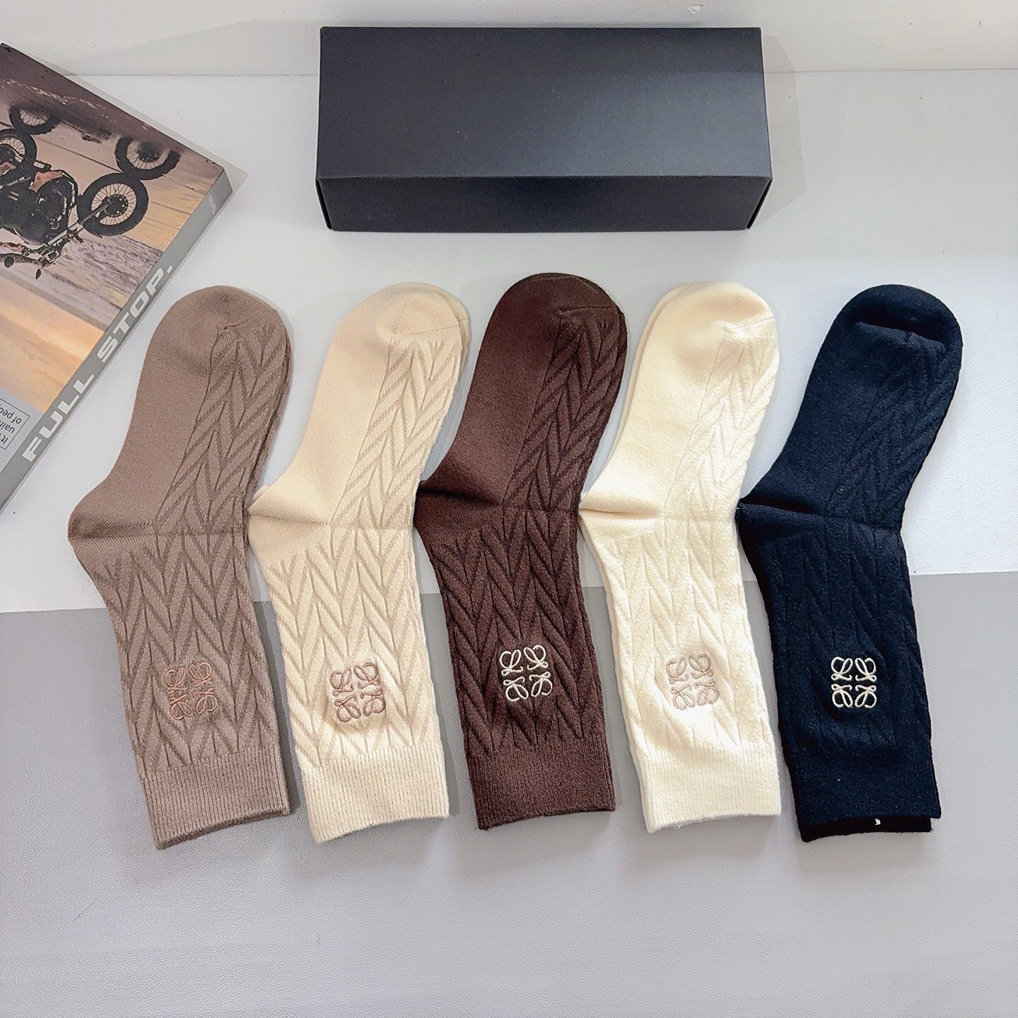 配包装【一盒5双】LOEWE 罗意威 高版本羊绒刺绣长筒袜子🔥潮人必不可少的时尚专柜代购长筒袜子 ，超好