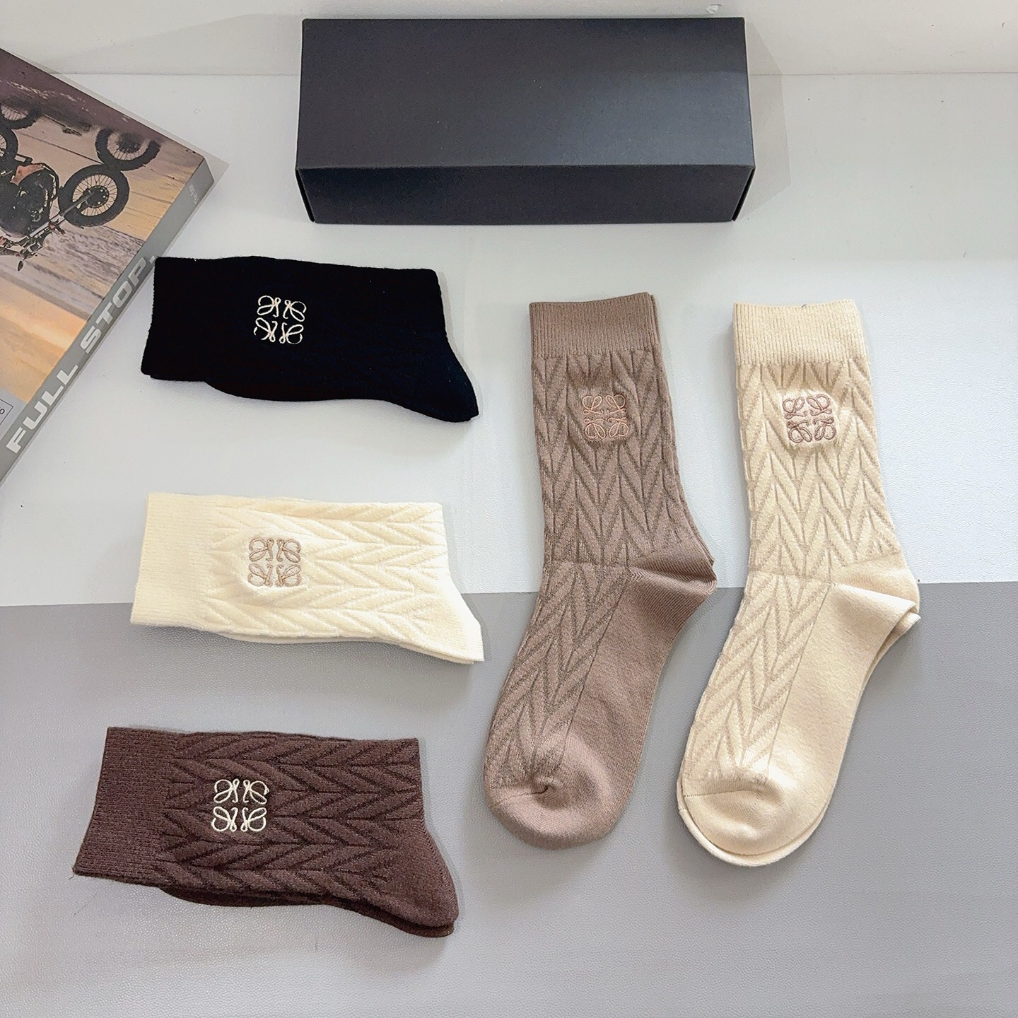 配包装【一盒5双】LOEWE 罗意威 高版本羊绒刺绣长筒袜子🔥潮人必不可少的时尚专柜代购长筒袜子 ，超好