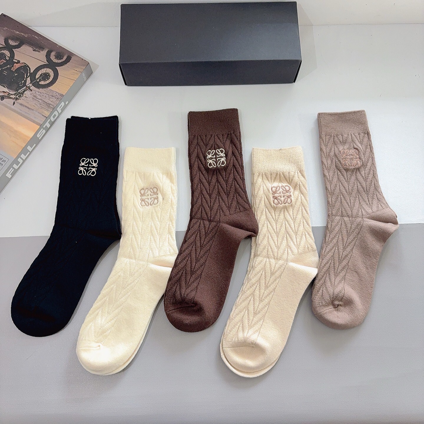 配包装【一盒5双】LOEWE 罗意威 高版本羊绒刺绣长筒袜子🔥潮人必不可少的时尚专柜代购长筒袜子 ，超好
