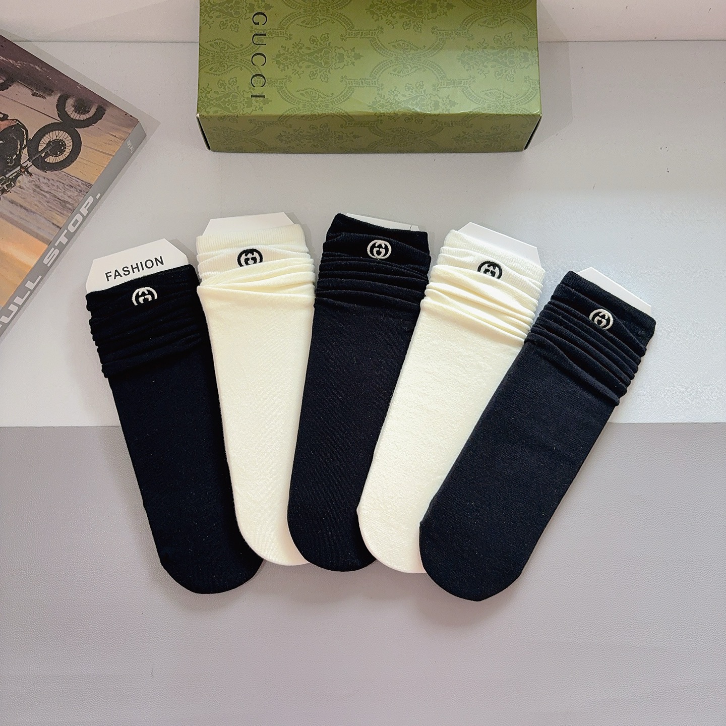 配包装（一盒5双） 🌟Gucci 古奇 高版本刺绣小腿直板袜子 纯棉面料，潮人必备 经典长筒袜，个性时尚