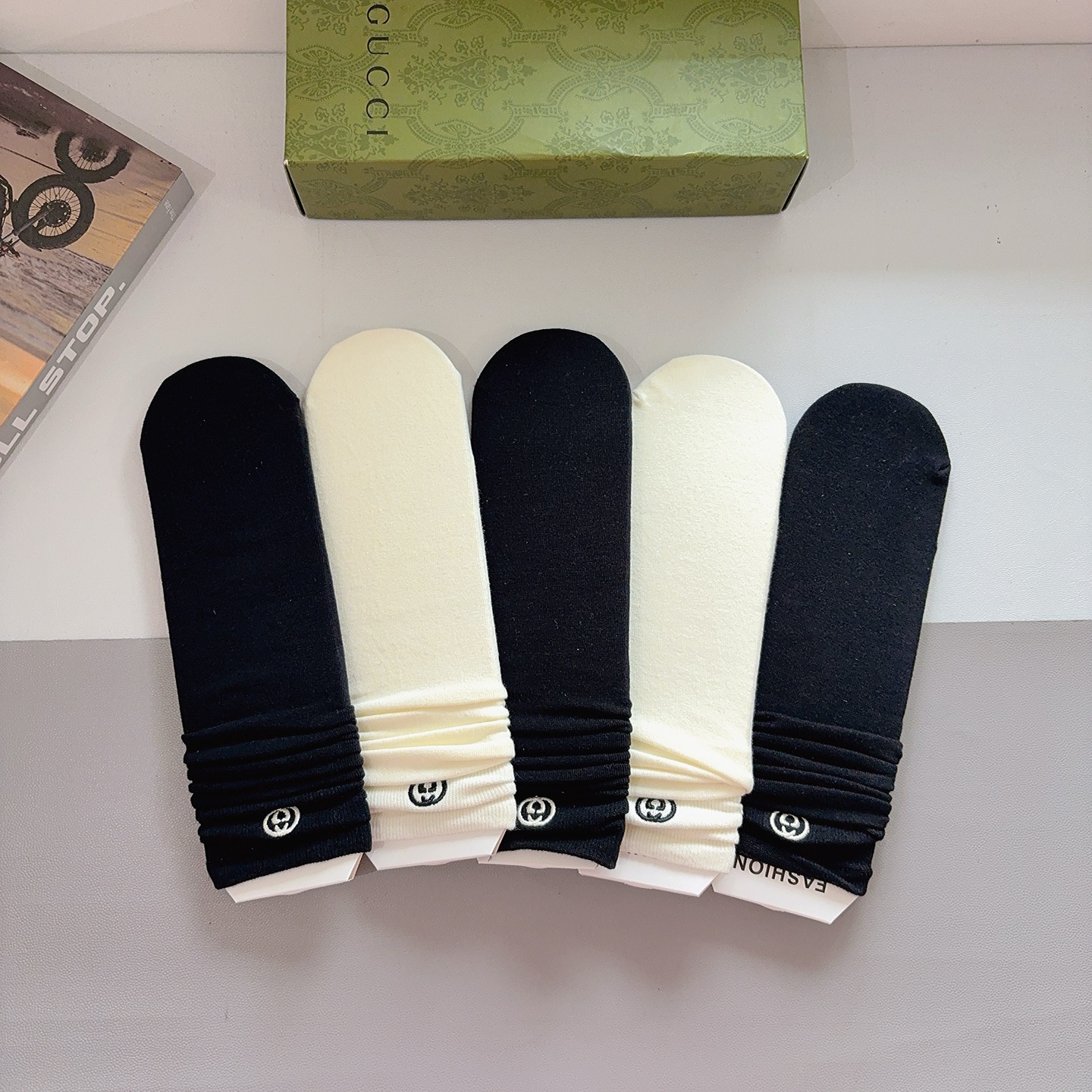 配包装（一盒5双） 🌟Gucci 古奇 高版本刺绣小腿直板袜子 纯棉面料，潮人必备 经典长筒袜，个性时尚