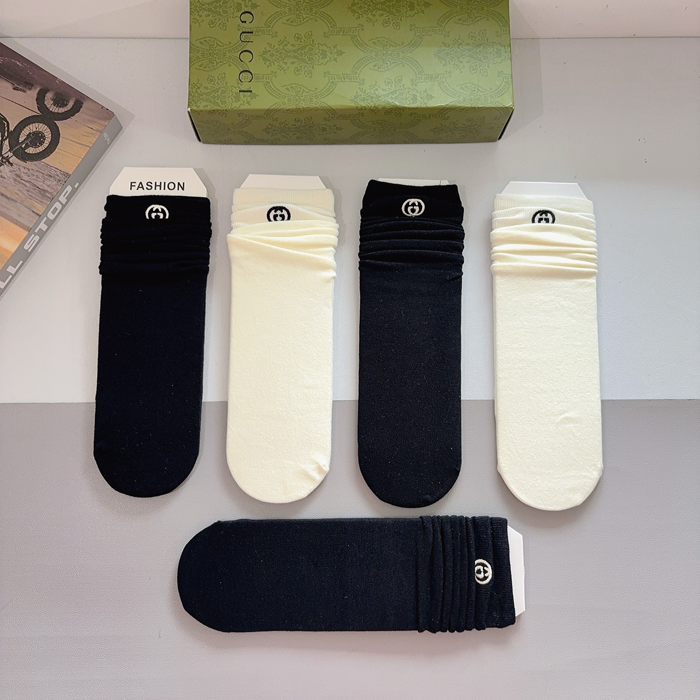 配包装（一盒5双） 🌟Gucci 古奇 高版本刺绣小腿直板袜子 纯棉面料，潮人必备 经典长筒袜，个性时尚