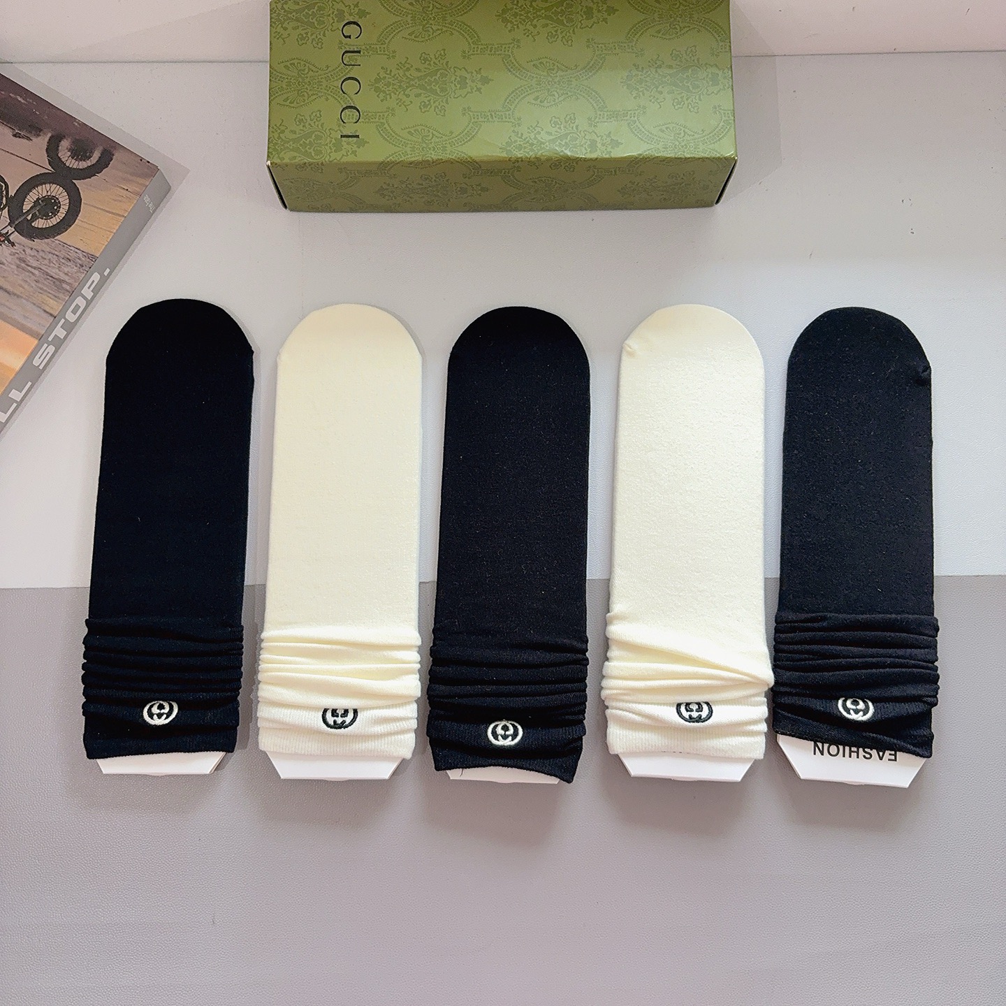配包装（一盒5双） 🌟Gucci 古奇 高版本刺绣小腿直板袜子 纯棉面料，潮人必备 经典长筒袜，个性时尚
