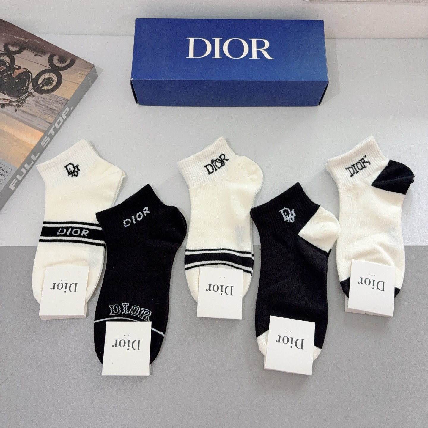 配包装（一盒5双） Dior 迪奥2025新款短筒袜子！纯棉面料，火爆Ｄ图案，专柜同步船袜袜 💛大牌出街