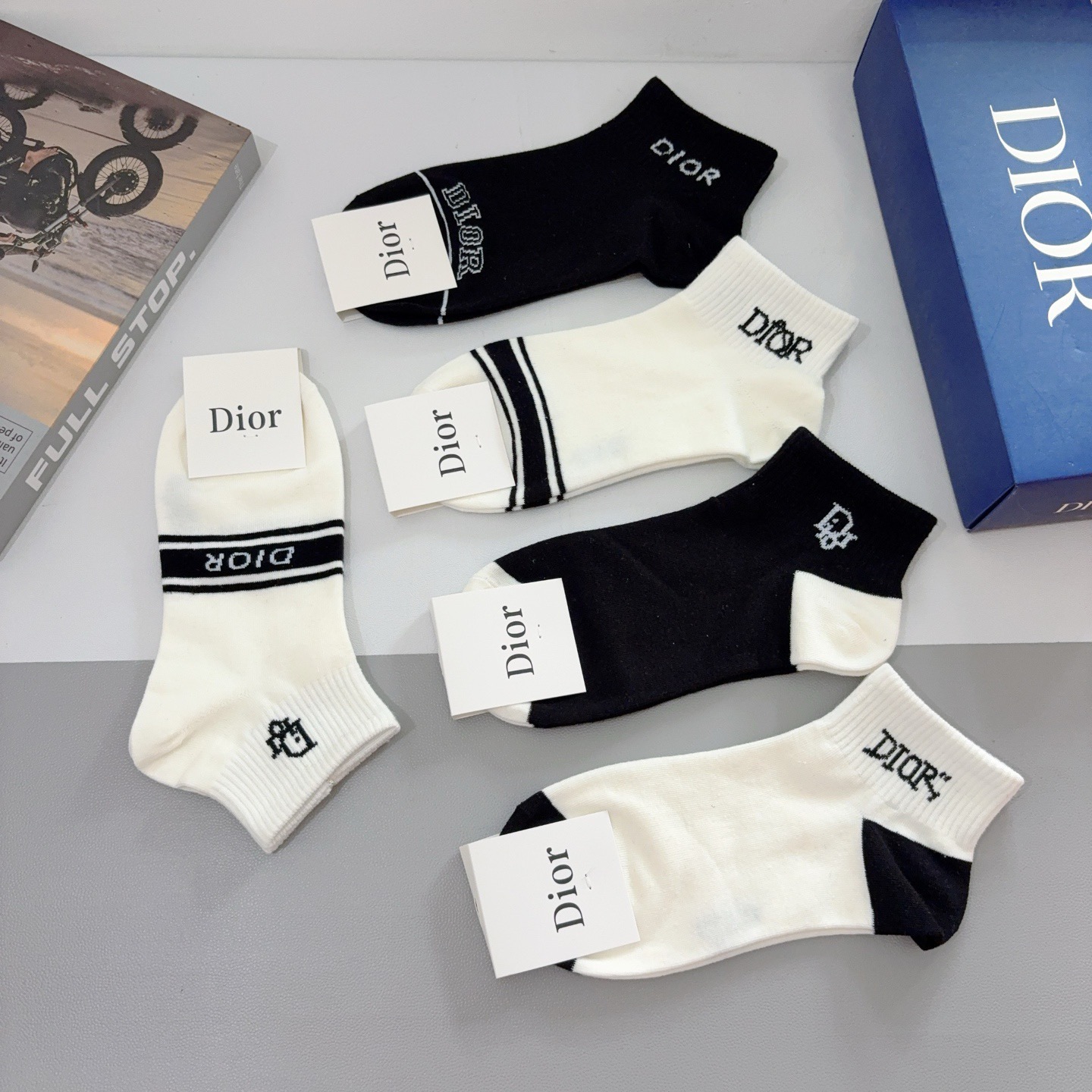 配包装（一盒5双） Dior 迪奥2025新款短筒袜子！纯棉面料，火爆Ｄ图案，专柜同步船袜袜 💛大牌出街
