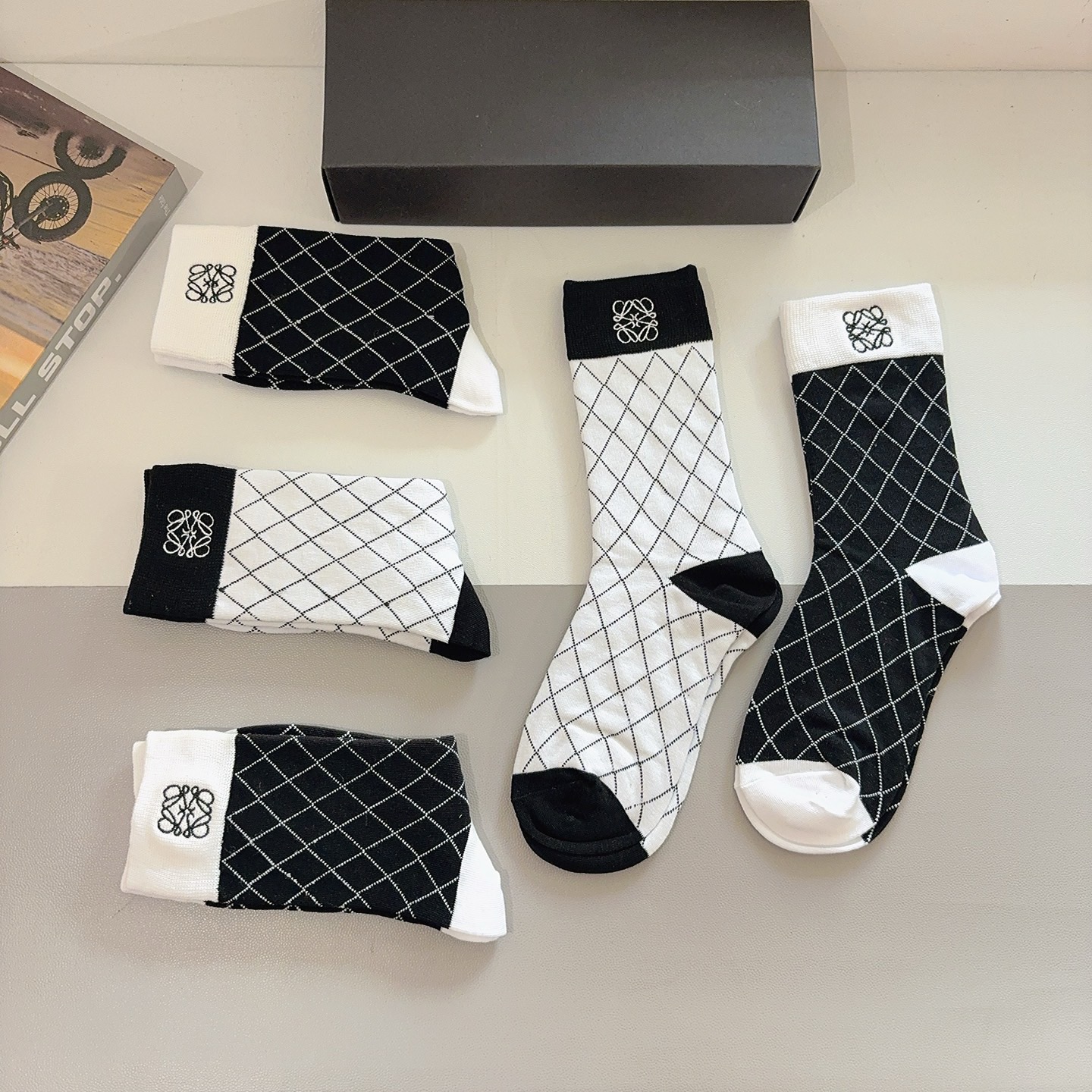 配包装【一盒5双】LOEWE 罗意威纯棉刺绣长筒袜子🔥潮人必不可少的时尚专柜代购长筒袜子 ，超好搭配