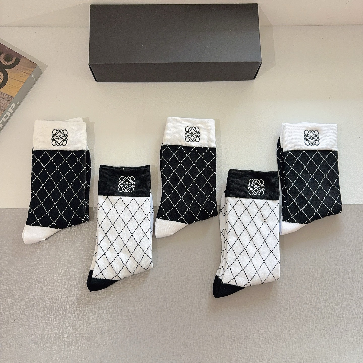 配包装【一盒5双】LOEWE 罗意威纯棉刺绣长筒袜子🔥潮人必不可少的时尚专柜代购长筒袜子 ，超好搭配