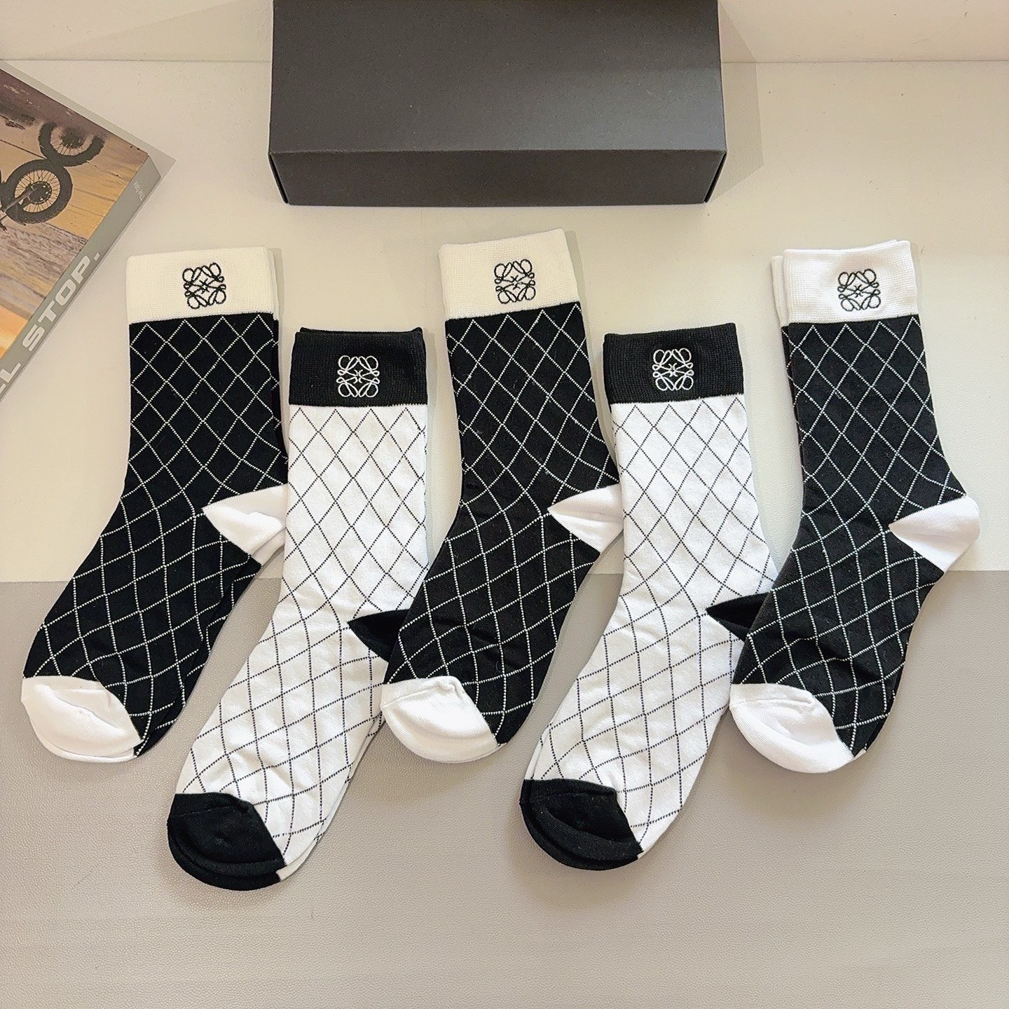 配包装【一盒5双】LOEWE 罗意威纯棉刺绣长筒袜子🔥潮人必不可少的时尚专柜代购长筒袜子 ，超好搭配