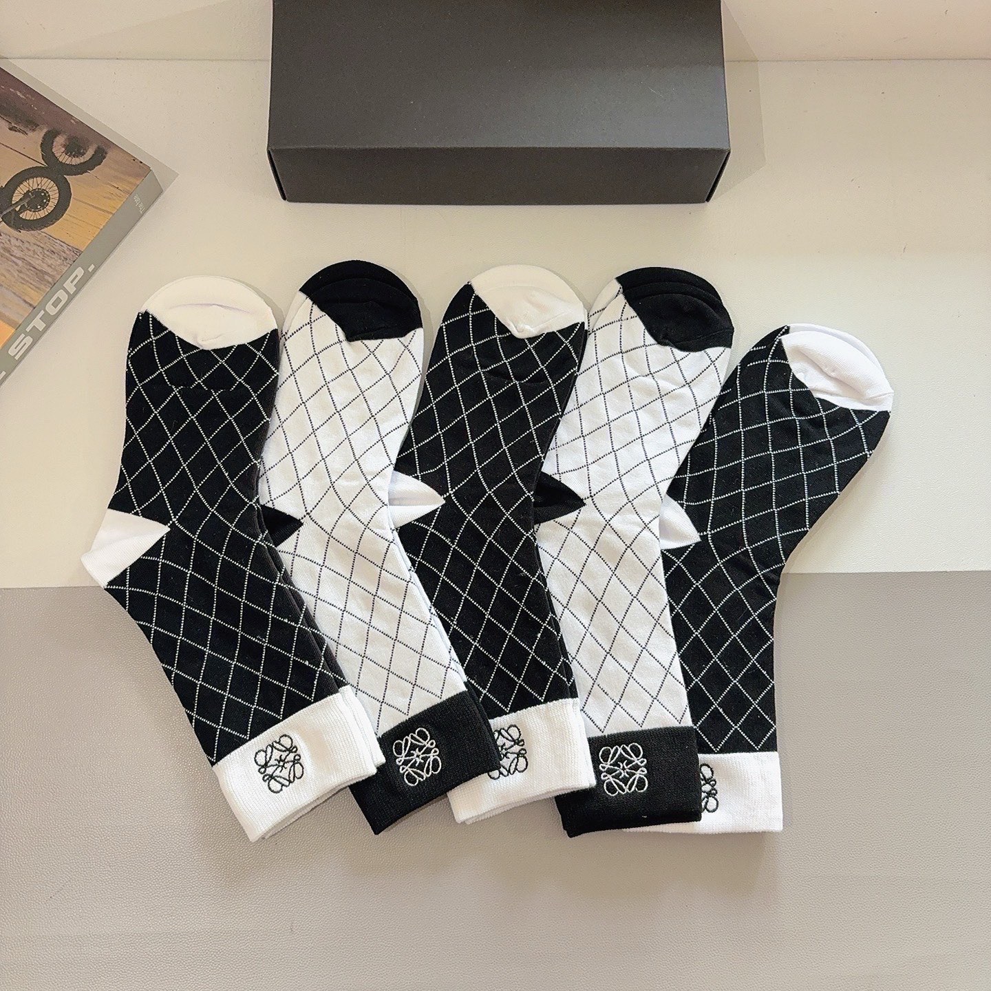 配包装【一盒5双】LOEWE 罗意威纯棉刺绣长筒袜子🔥潮人必不可少的时尚专柜代购长筒袜子 ，超好搭配