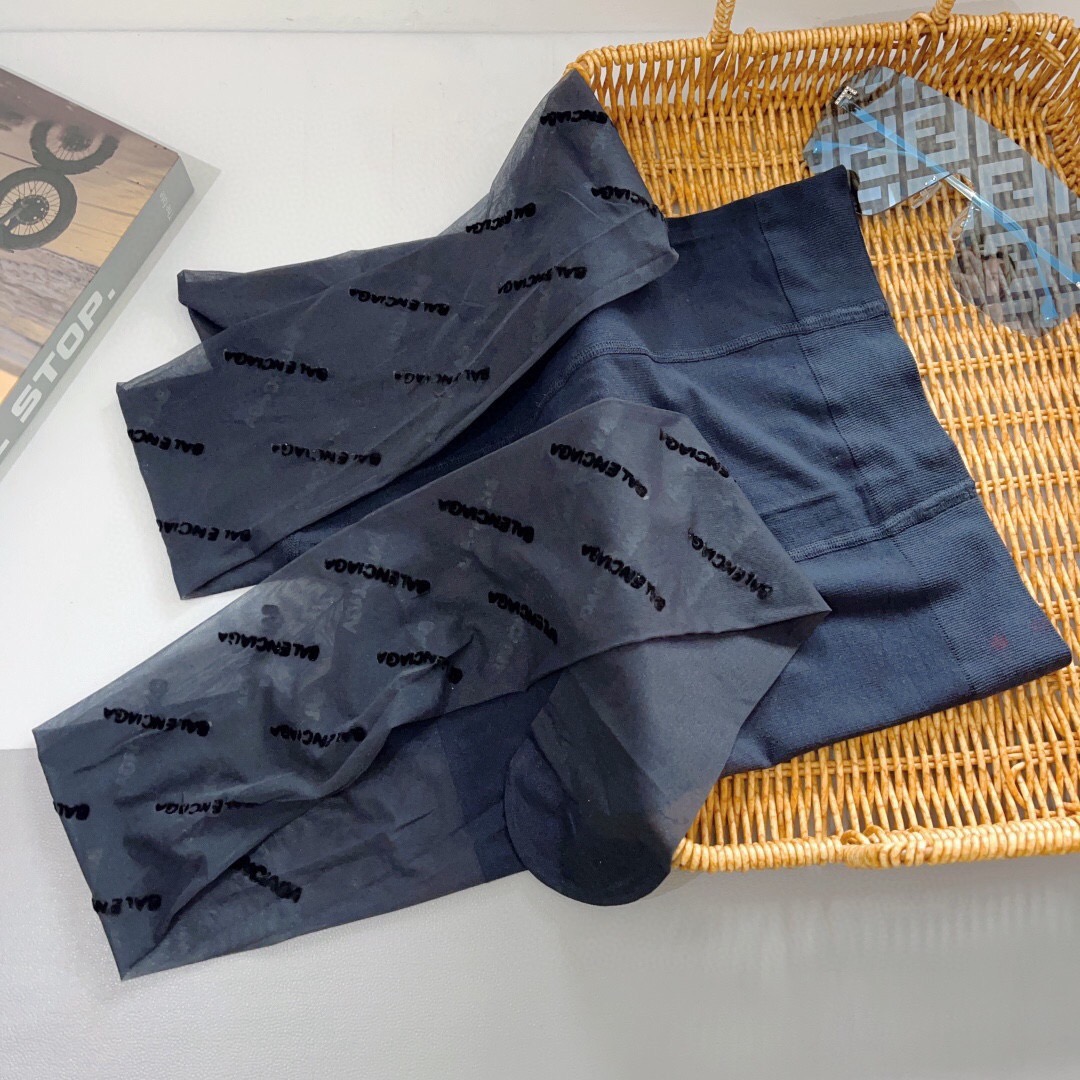 配包装（一盒5双）Dior 迪奥 新款字母罗口长筒袜子！爆款字母专柜同步长筒袜，💛大牌出街，潮人必备🔥超