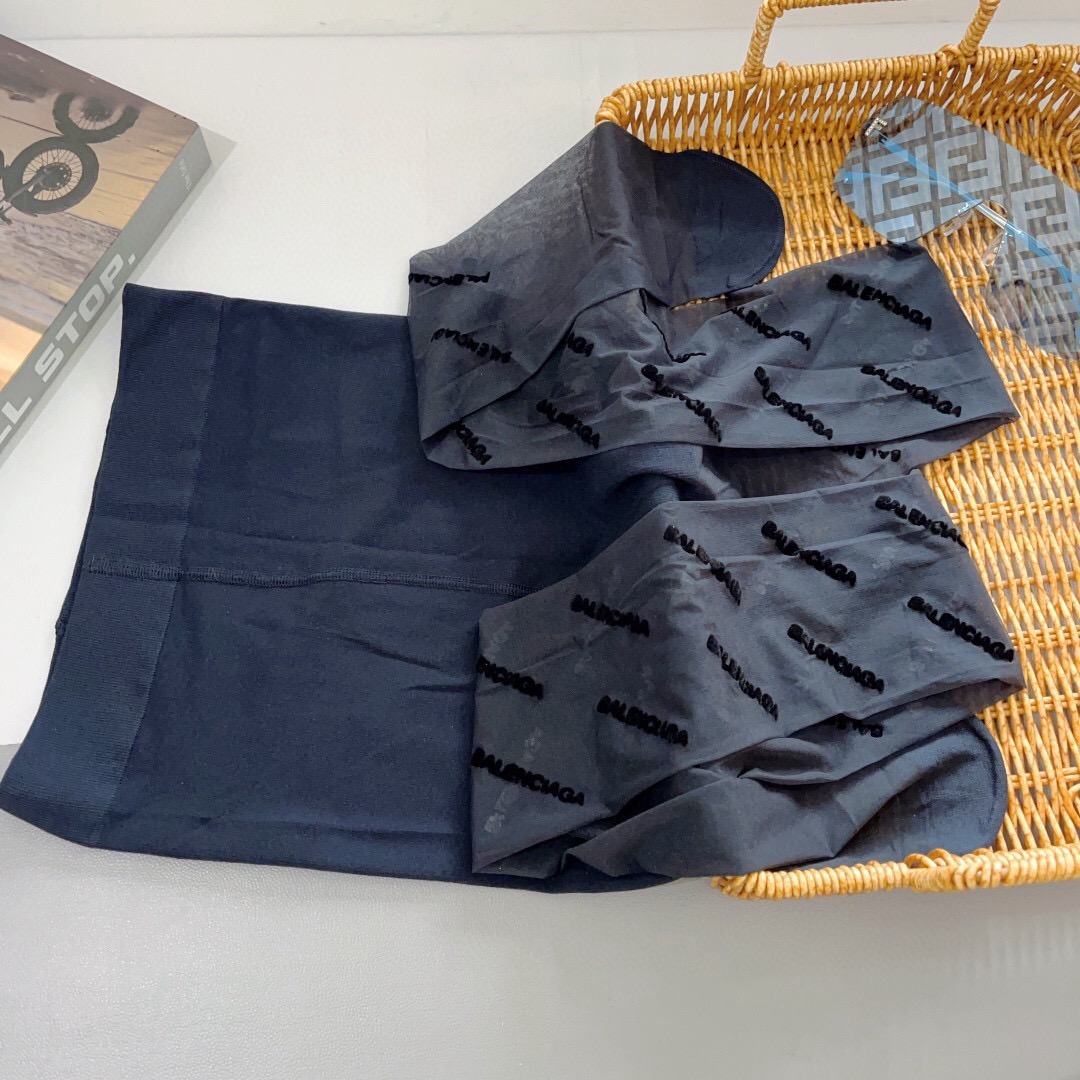 配包装（一盒5双）Dior 迪奥 新款字母罗口长筒袜子！爆款字母专柜同步长筒袜，💛大牌出街，潮人必备🔥超