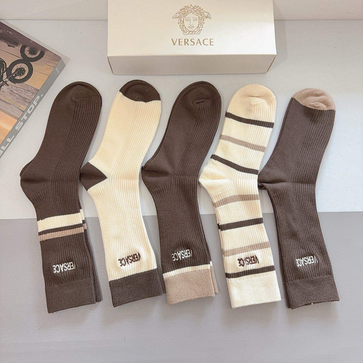 配包装【一盒五双】VERSACE范思哲 欧美大牌双针刺绣长筒袜🔥🌟潮人必不能少的专柜代购品质长筒袜子 ，