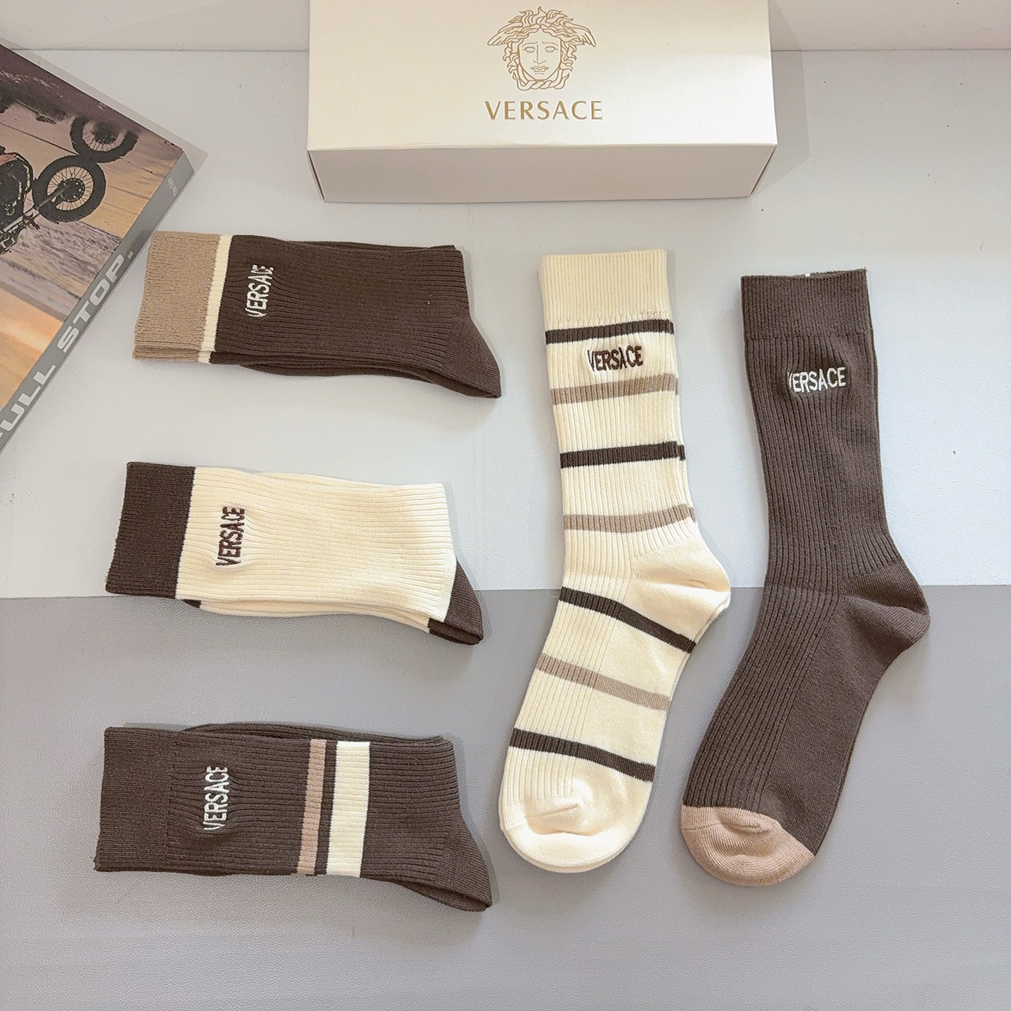 配包装【一盒五双】VERSACE范思哲 欧美大牌双针刺绣长筒袜🔥🌟潮人必不能少的专柜代购品质长筒袜子 ，