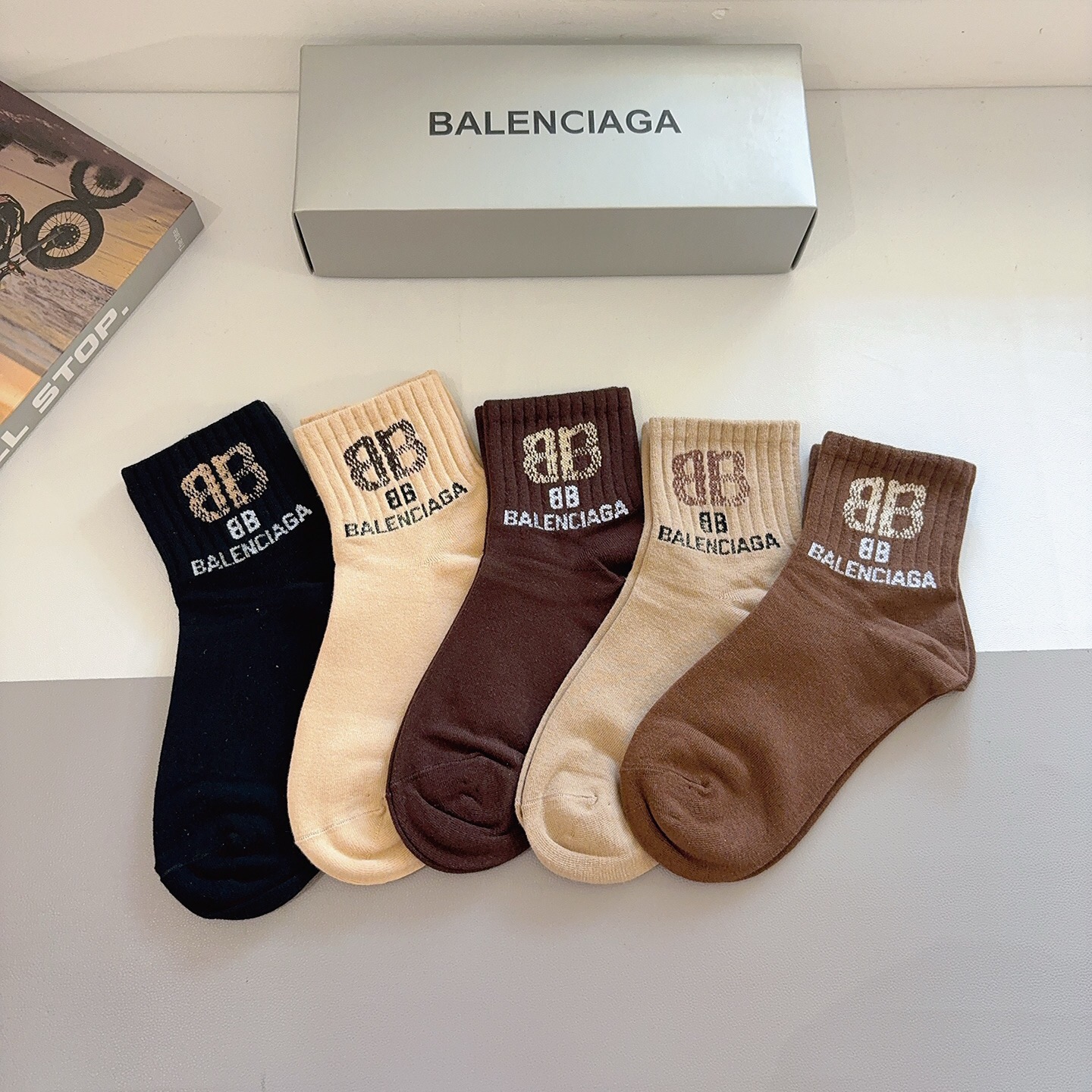 配包装【一盒5双】BALENCIAGA 巴黎世家 新款中筒袜子🔥潮人必不可少的时尚专柜代购袜子 ，超级时