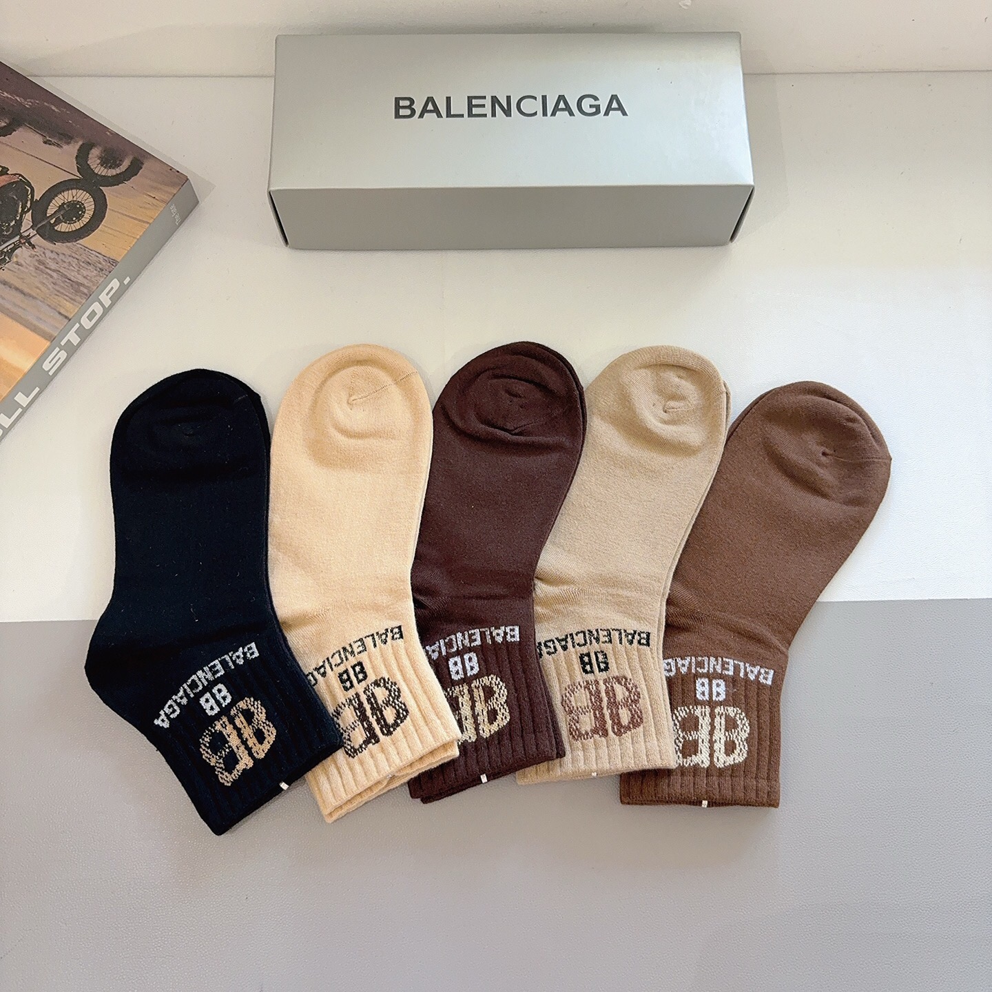 配包装【一盒5双】BALENCIAGA 巴黎世家 新款中筒袜子🔥潮人必不可少的时尚专柜代购袜子 ，超级时
