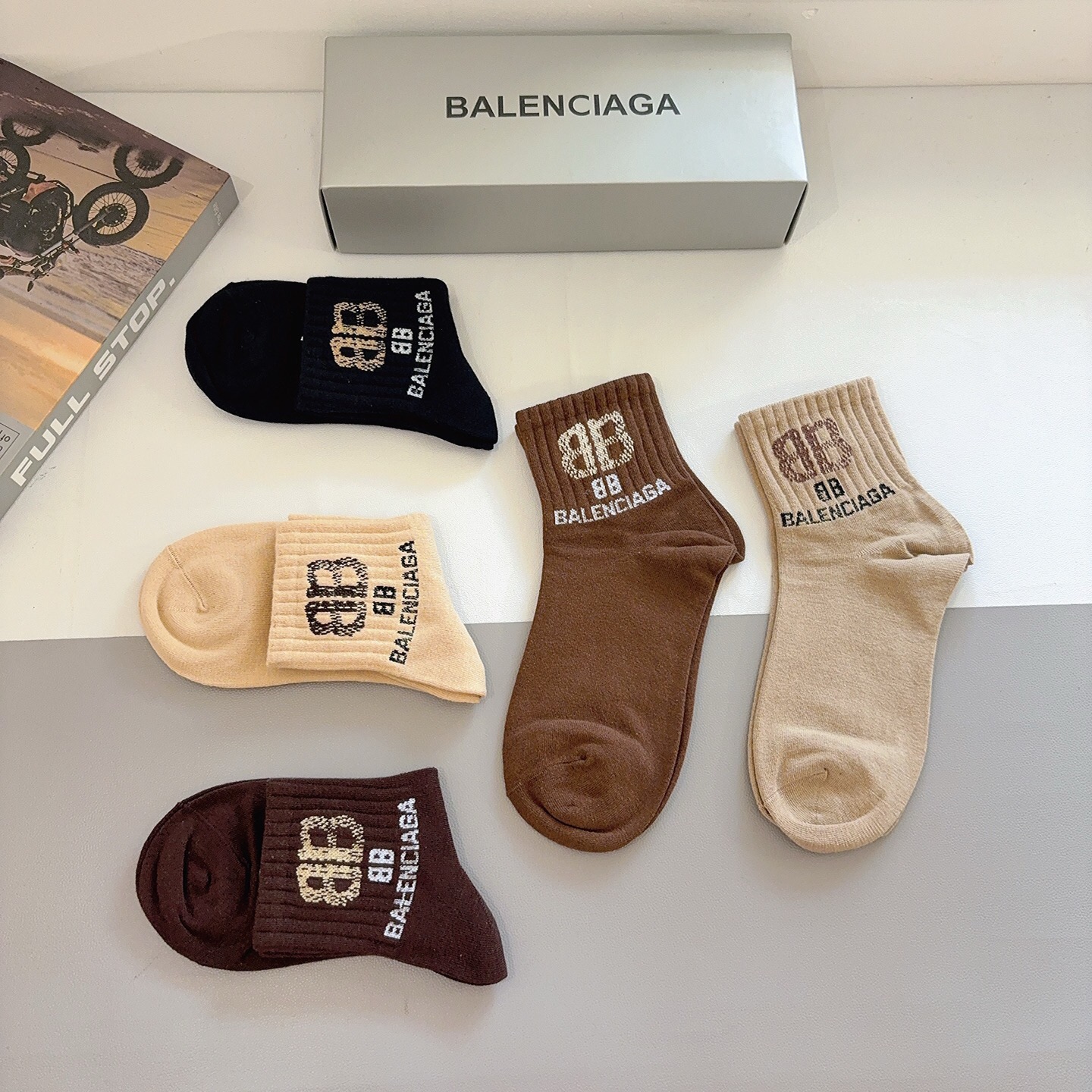 配包装【一盒5双】BALENCIAGA 巴黎世家 新款中筒袜子🔥潮人必不可少的时尚专柜代购袜子 ，超级时