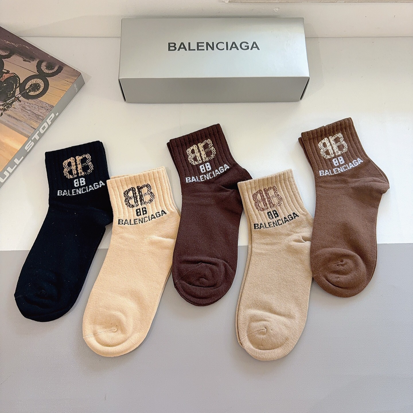 配包装【一盒5双】BALENCIAGA 巴黎世家 新款中筒袜子🔥潮人必不可少的时尚专柜代购袜子 ，超级时