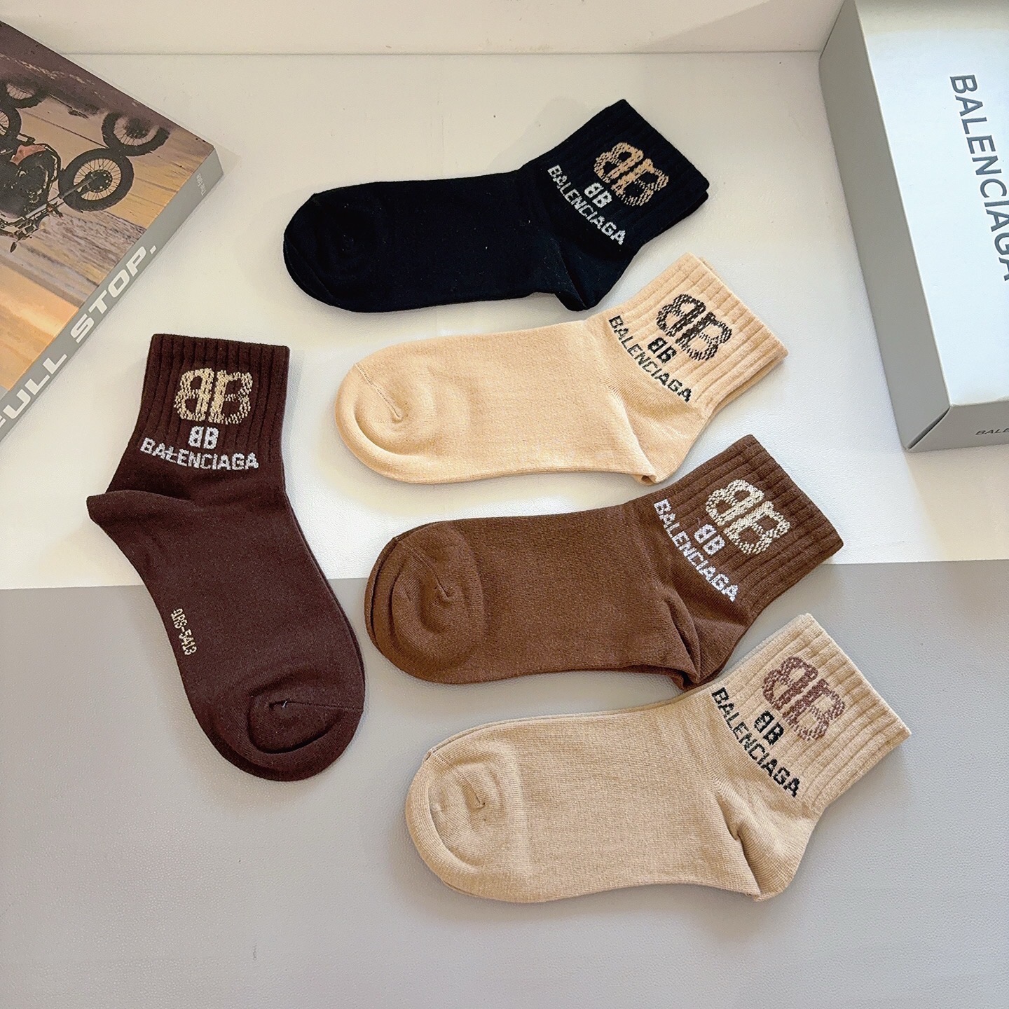配包装【一盒5双】BALENCIAGA 巴黎世家 新款中筒袜子🔥潮人必不可少的时尚专柜代购袜子 ，超级时
